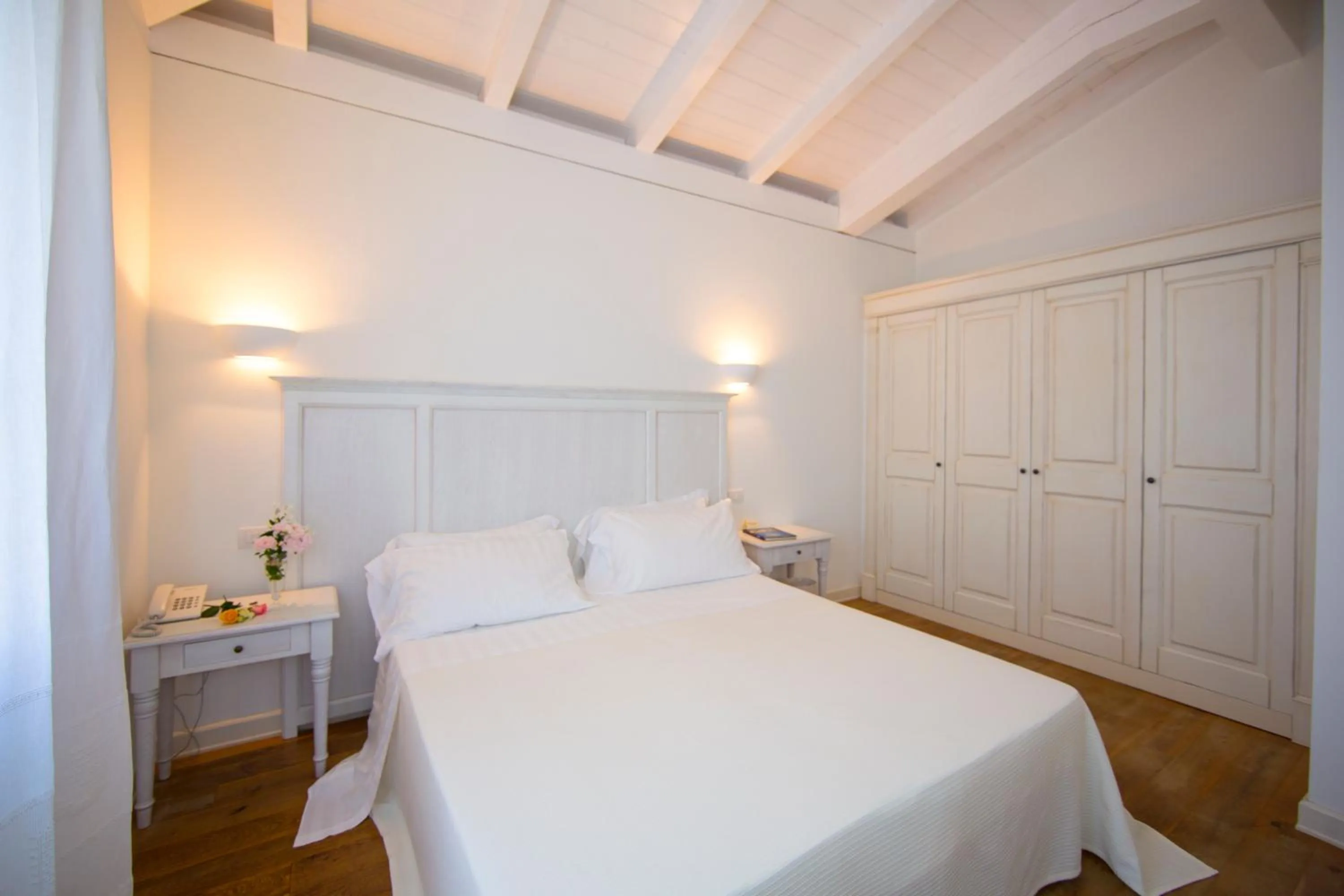 Photo of the whole room, Bed in Tartheshotel