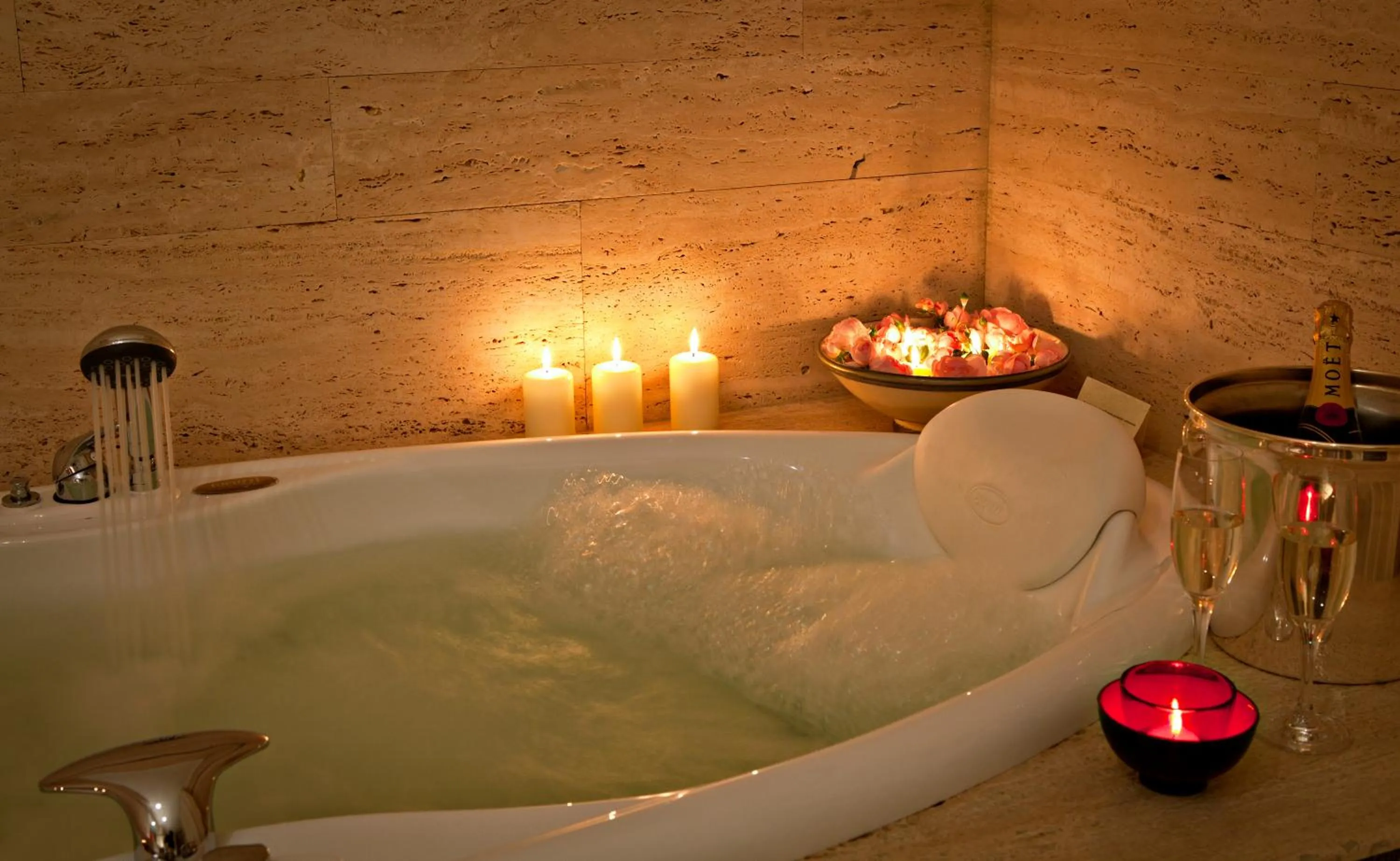 Hot Tub in Tartheshotel