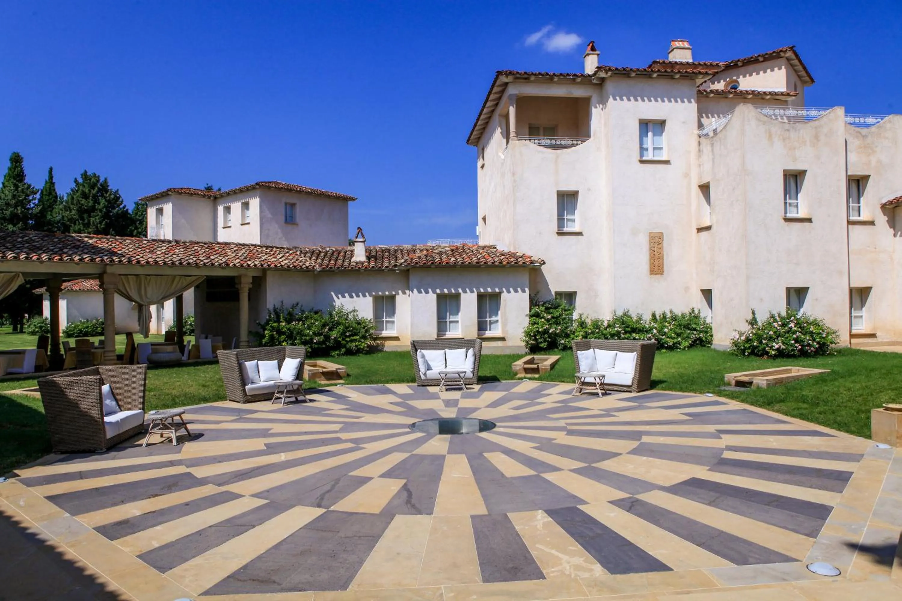 Patio in Tartheshotel
