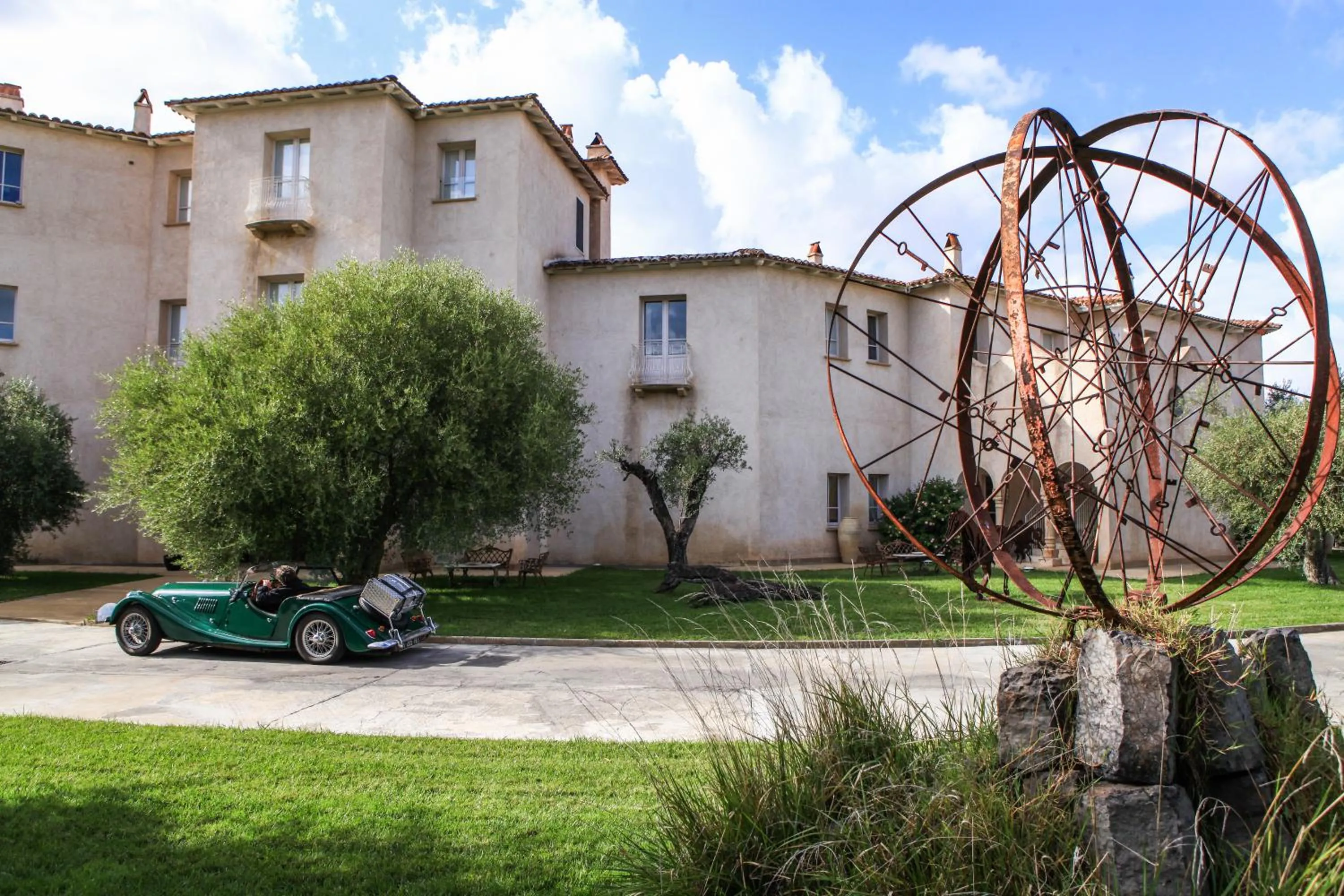 Property building in Tartheshotel