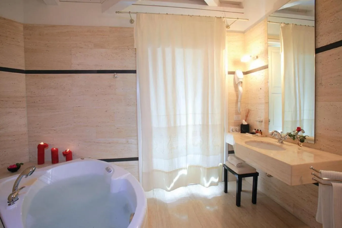 Hot Tub in Tartheshotel