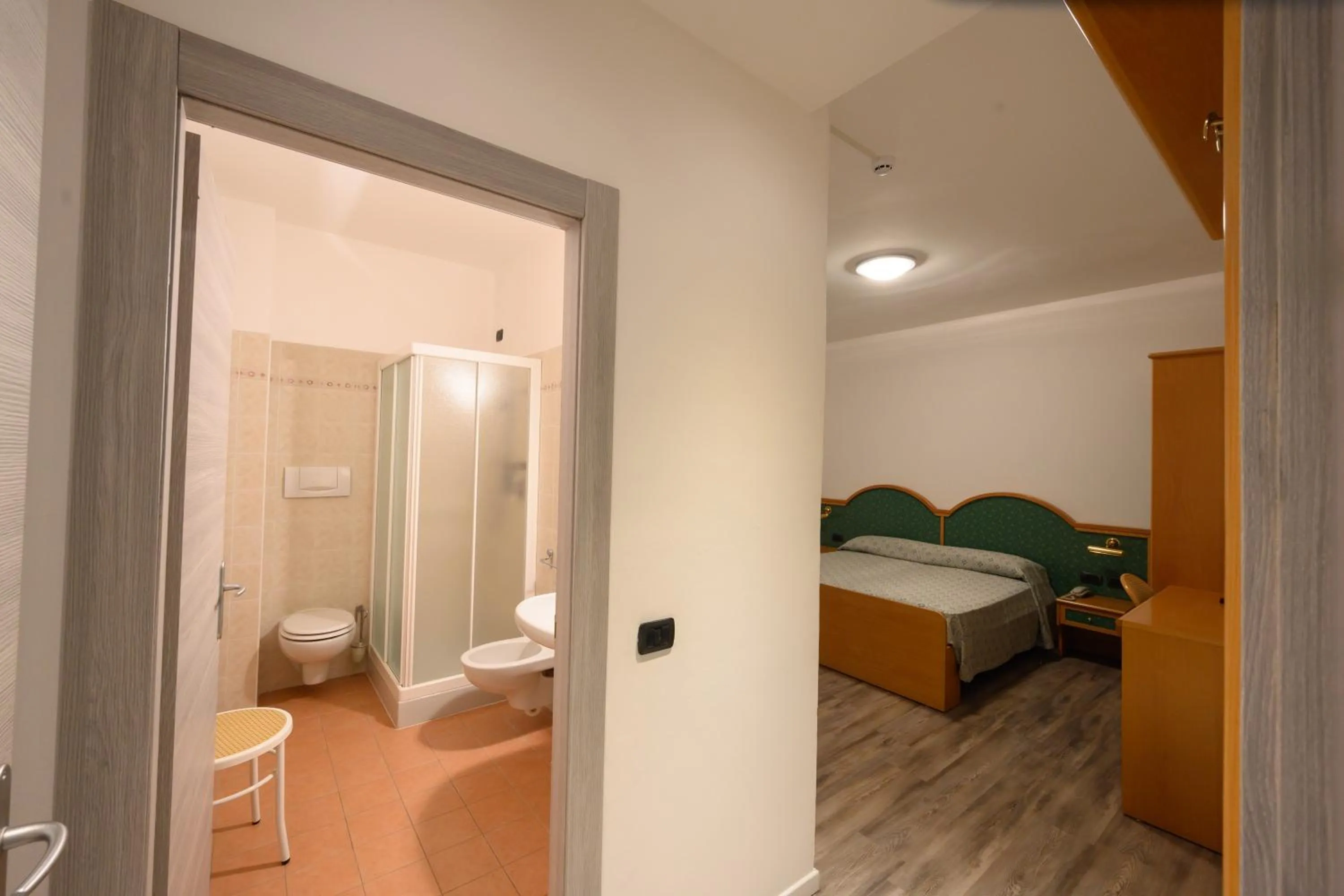 Bathroom, Bed in AlmaMed Hotel san Leonardo