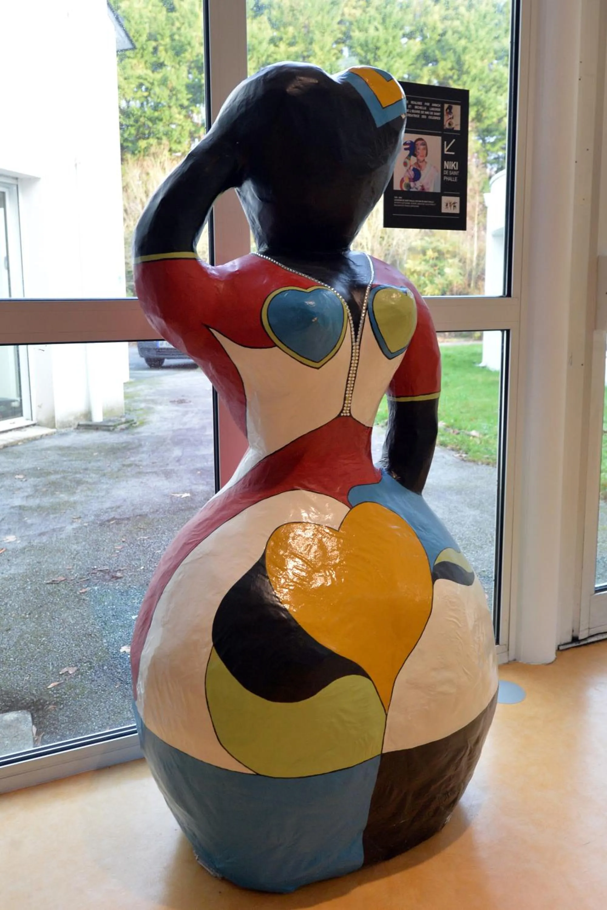 Decorative detail in La Villa des Golf.e.s