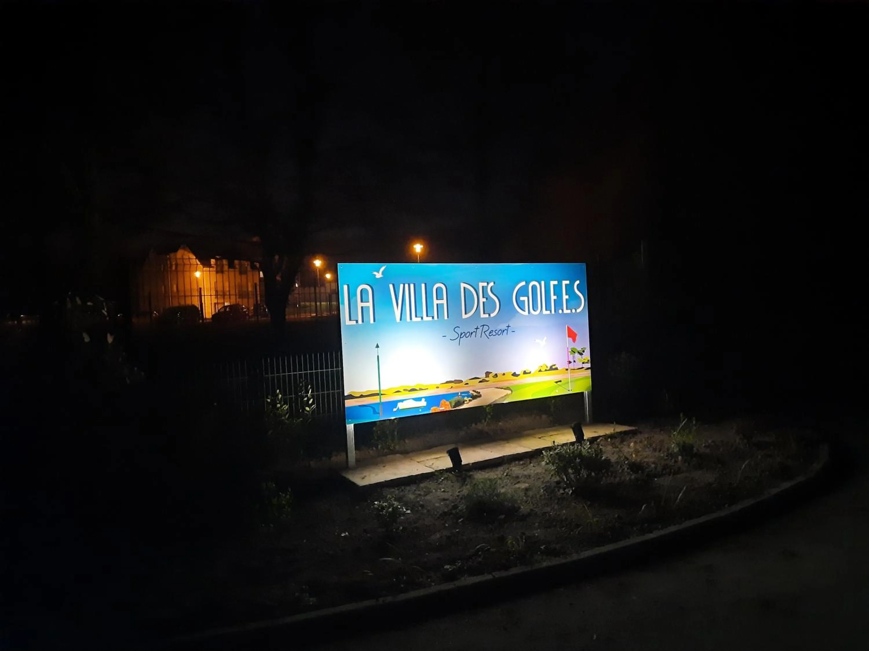 Facade/entrance in La Villa des Golf.e.s