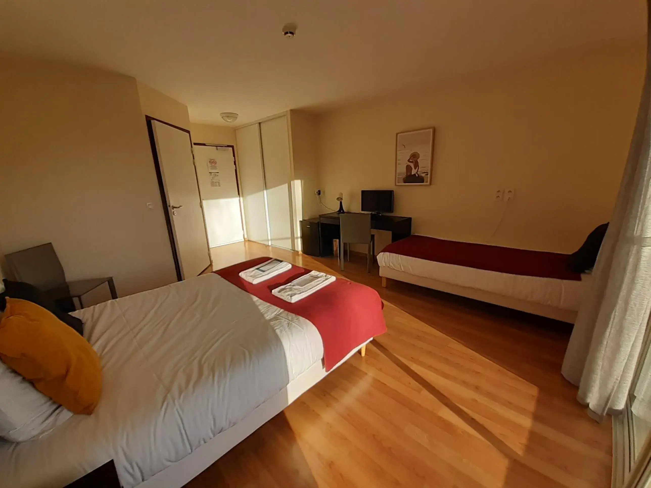 Triple Room with Garden View in La Villa des Golf.e.s Triple Room with Garden View in La Villa des Golf.e.s