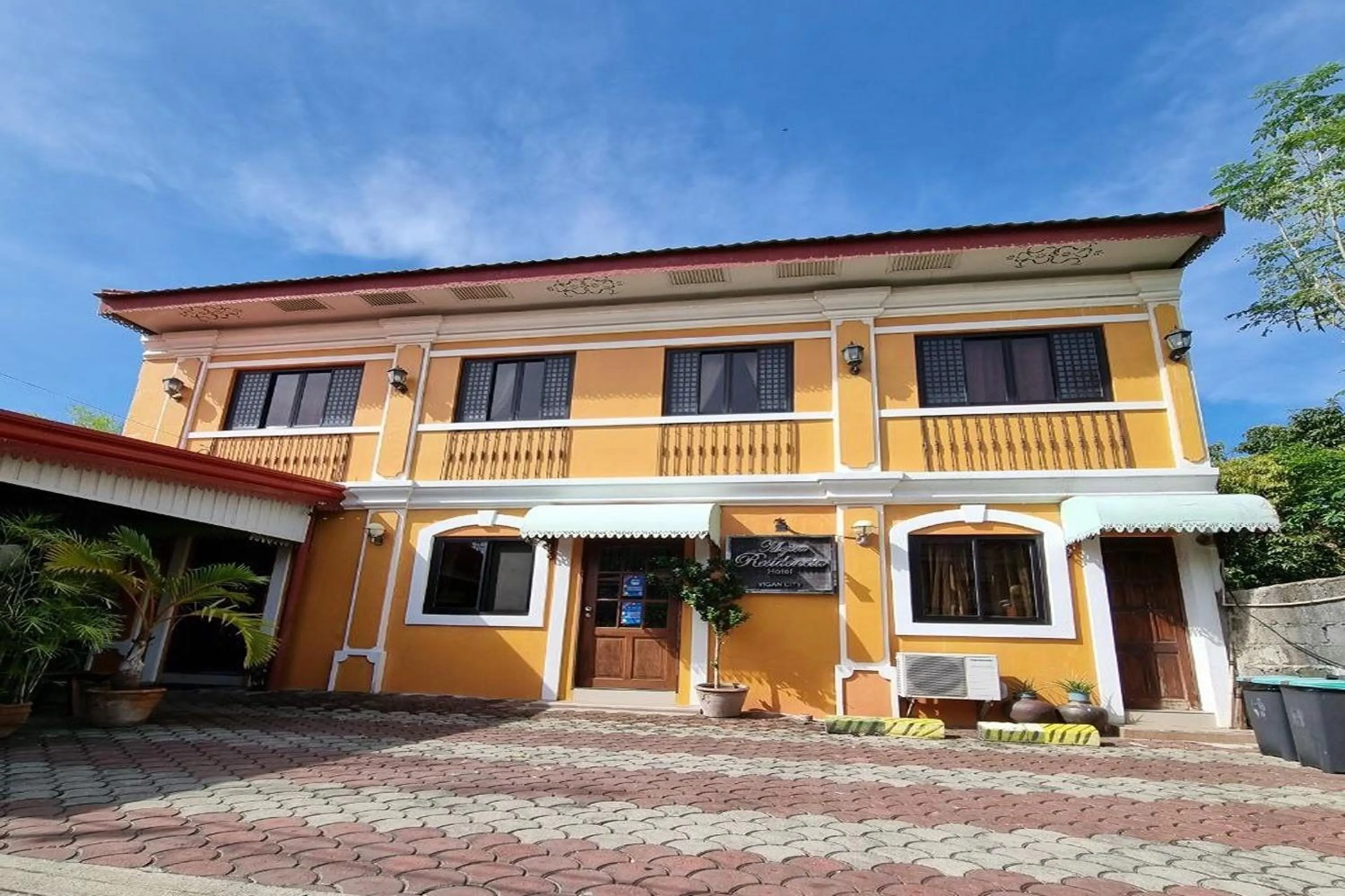 Property building in Mojica Residencia Hotel