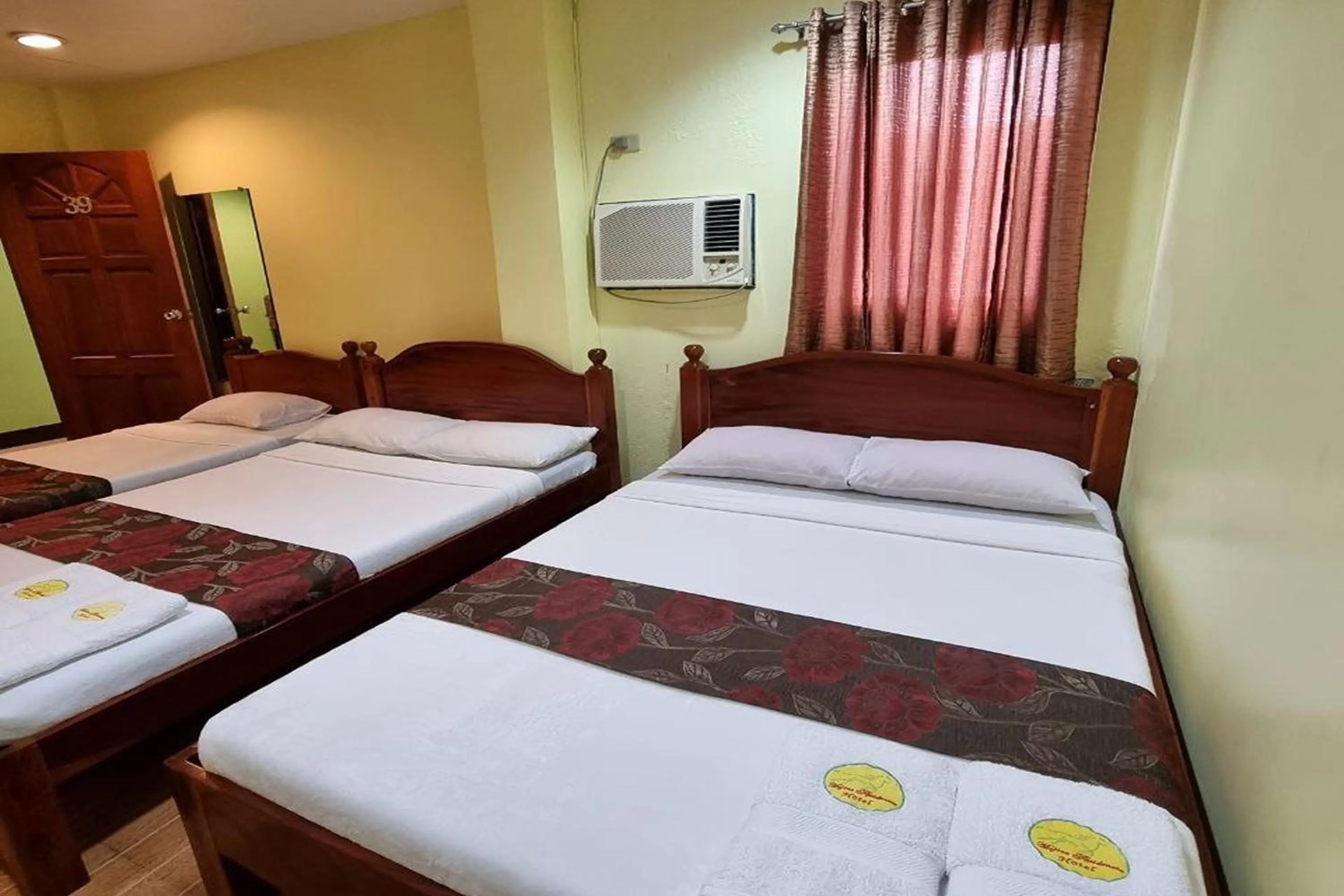 Photo of the whole room, Bed in Mojica Residencia Hotel