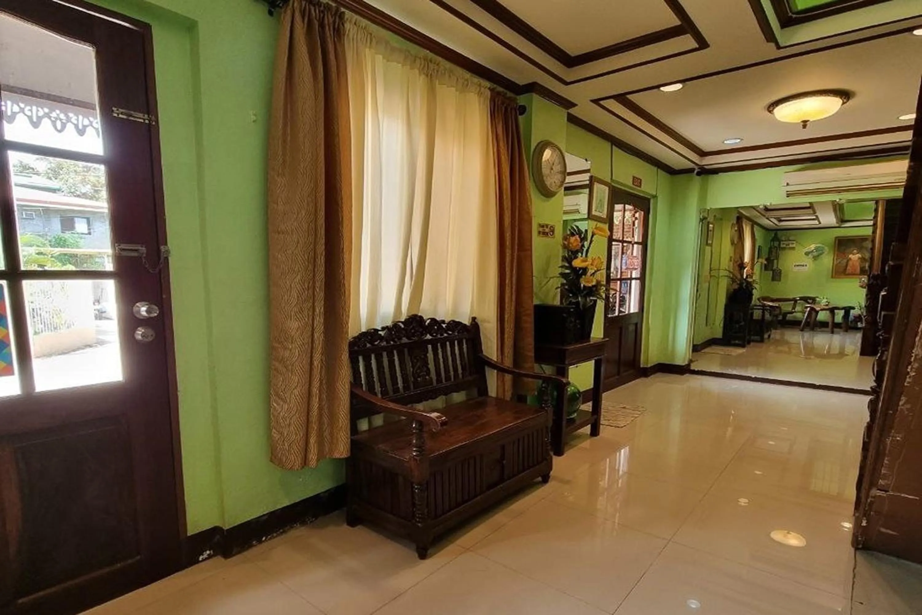 Lobby or reception in Mojica Residencia Hotel