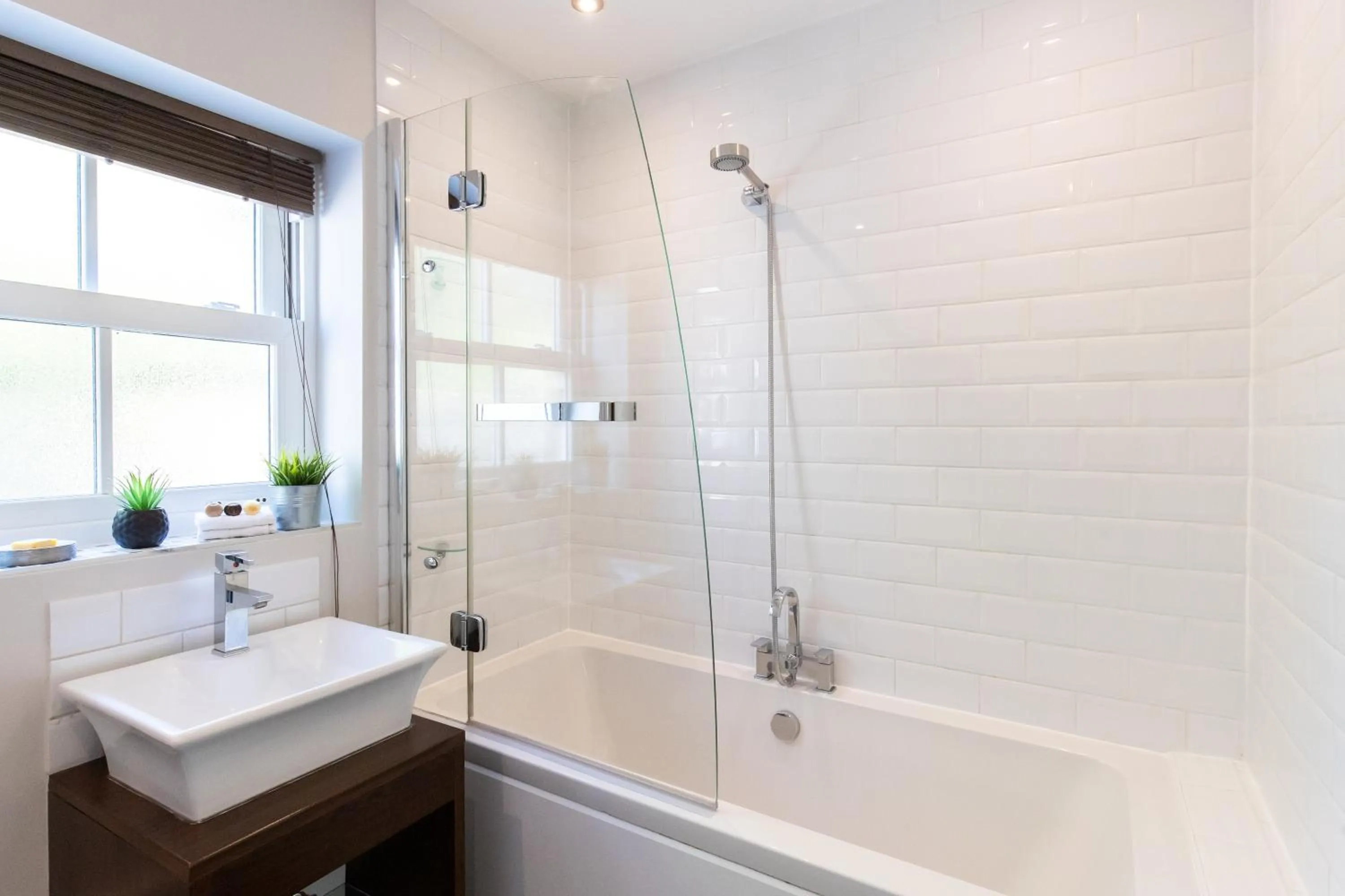 Bathroom in Velvet 2-bedroom apartment, Brewery Road, Hoddesdon