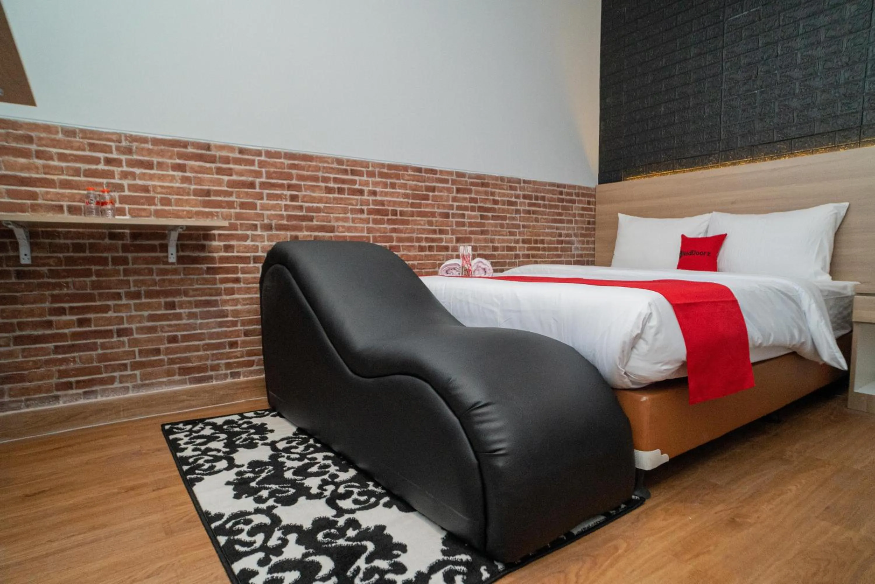 Bed in RedDoorz at Golden Averis Cibuluh Bogor