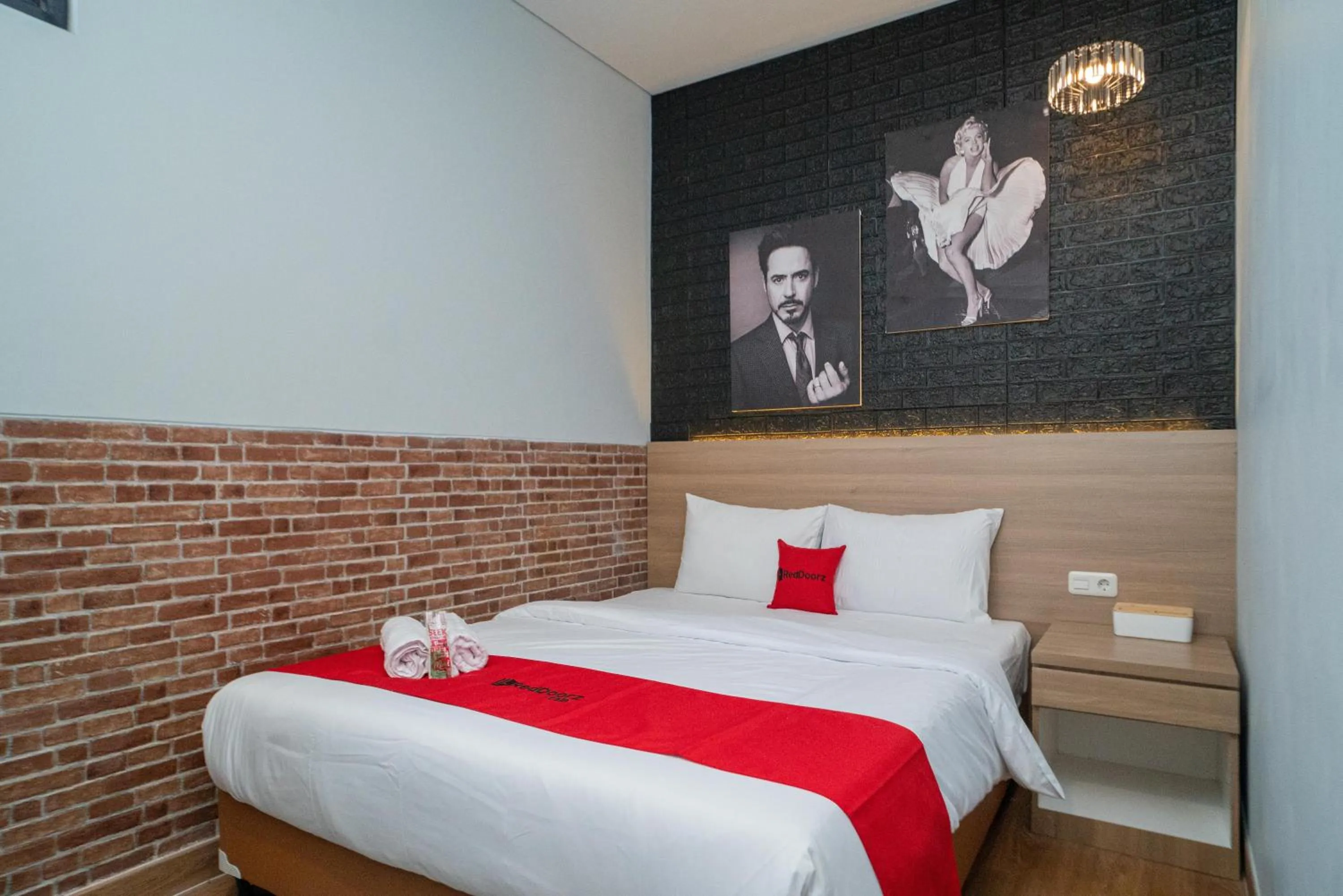 Bed in RedDoorz at Golden Averis Cibuluh Bogor