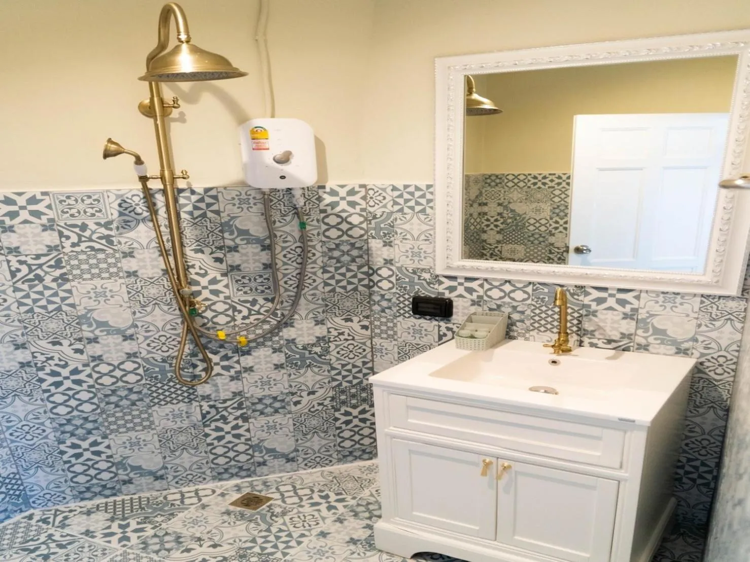 Bathroom in 2499 Heritage Chinatown Bangkok Hotel By RoomQuest