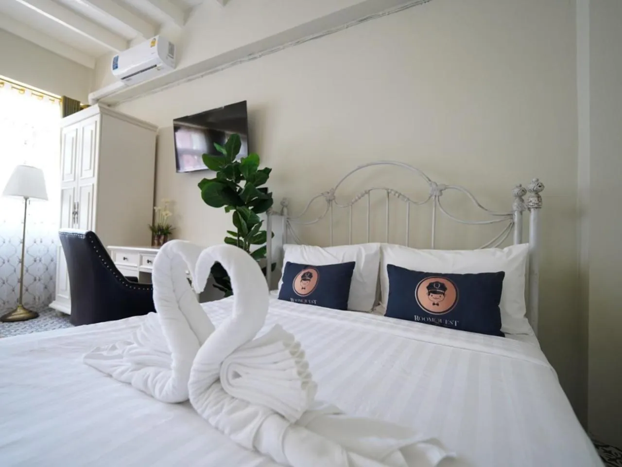 Bed in 2499 Heritage Chinatown Bangkok Hotel By RoomQuest