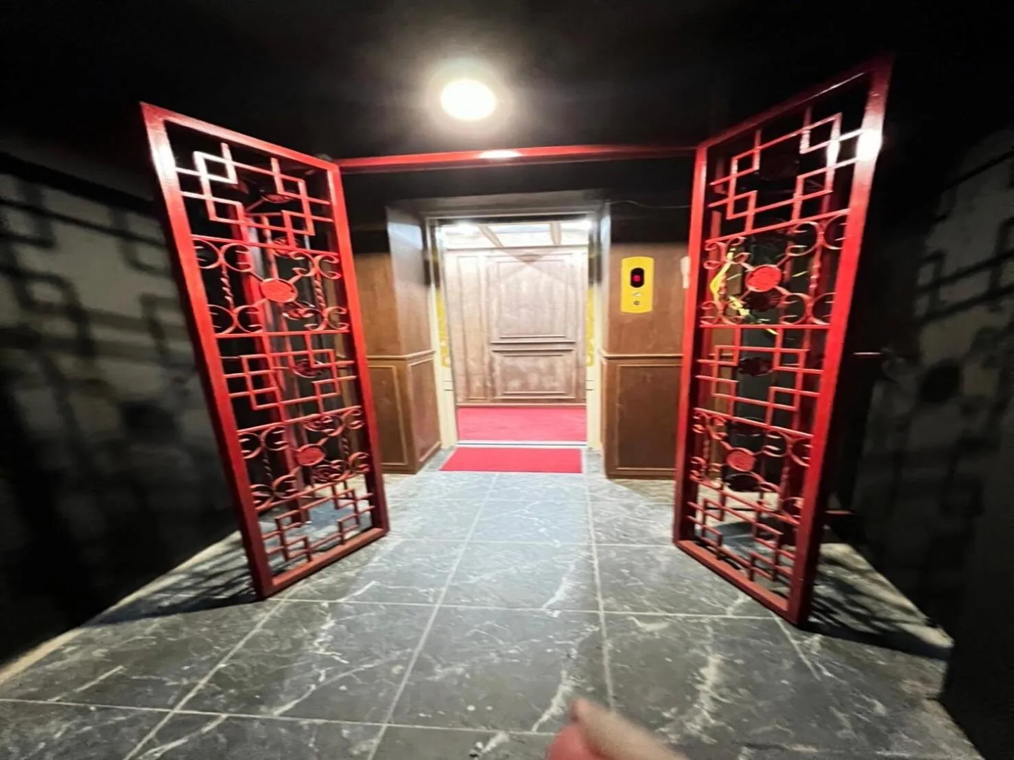 elevator in 2499 Heritage Chinatown Bangkok Hotel By RoomQuest