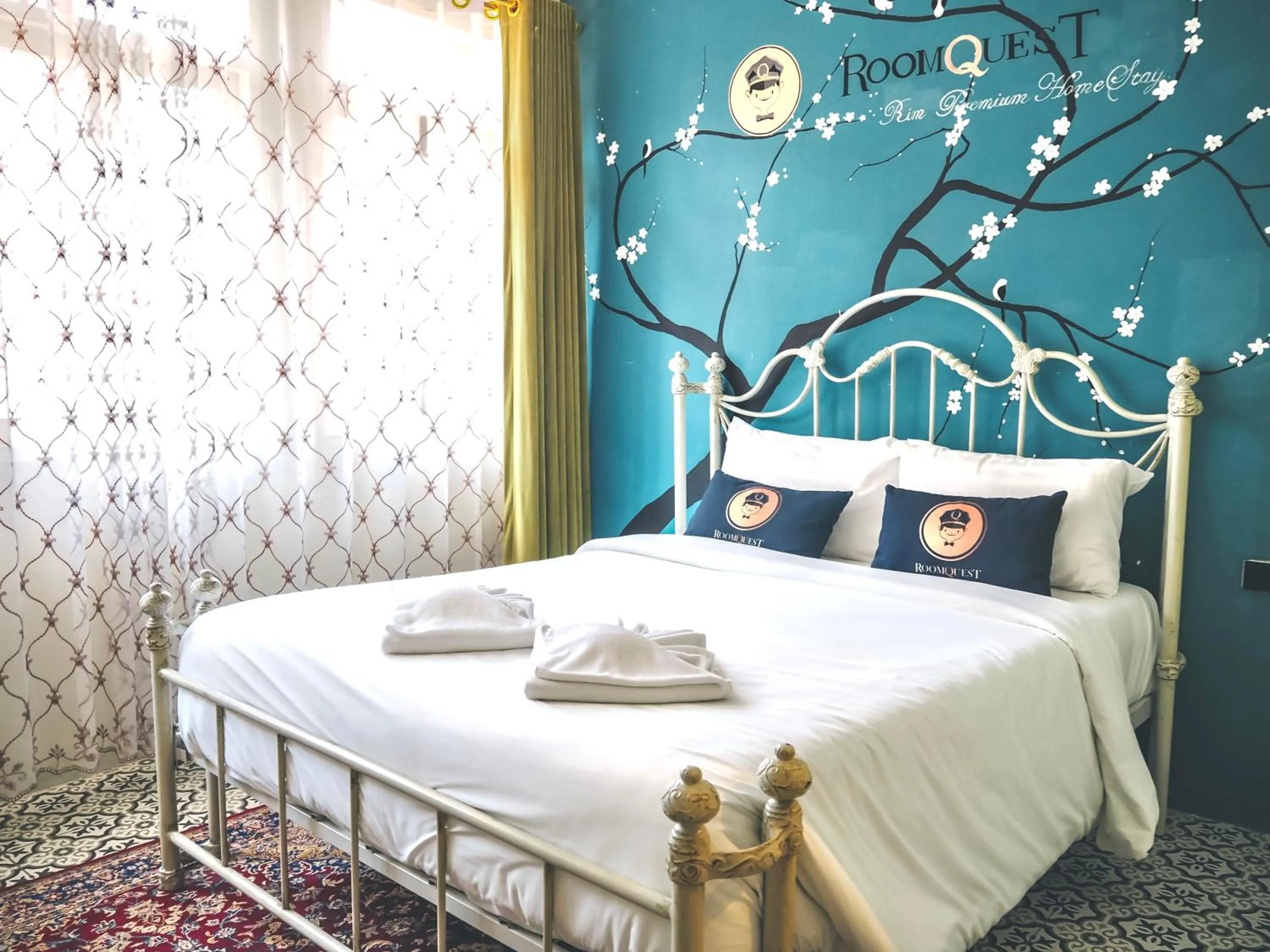 Bedroom in 2499 Heritage Chinatown Bangkok Hotel By RoomQuest