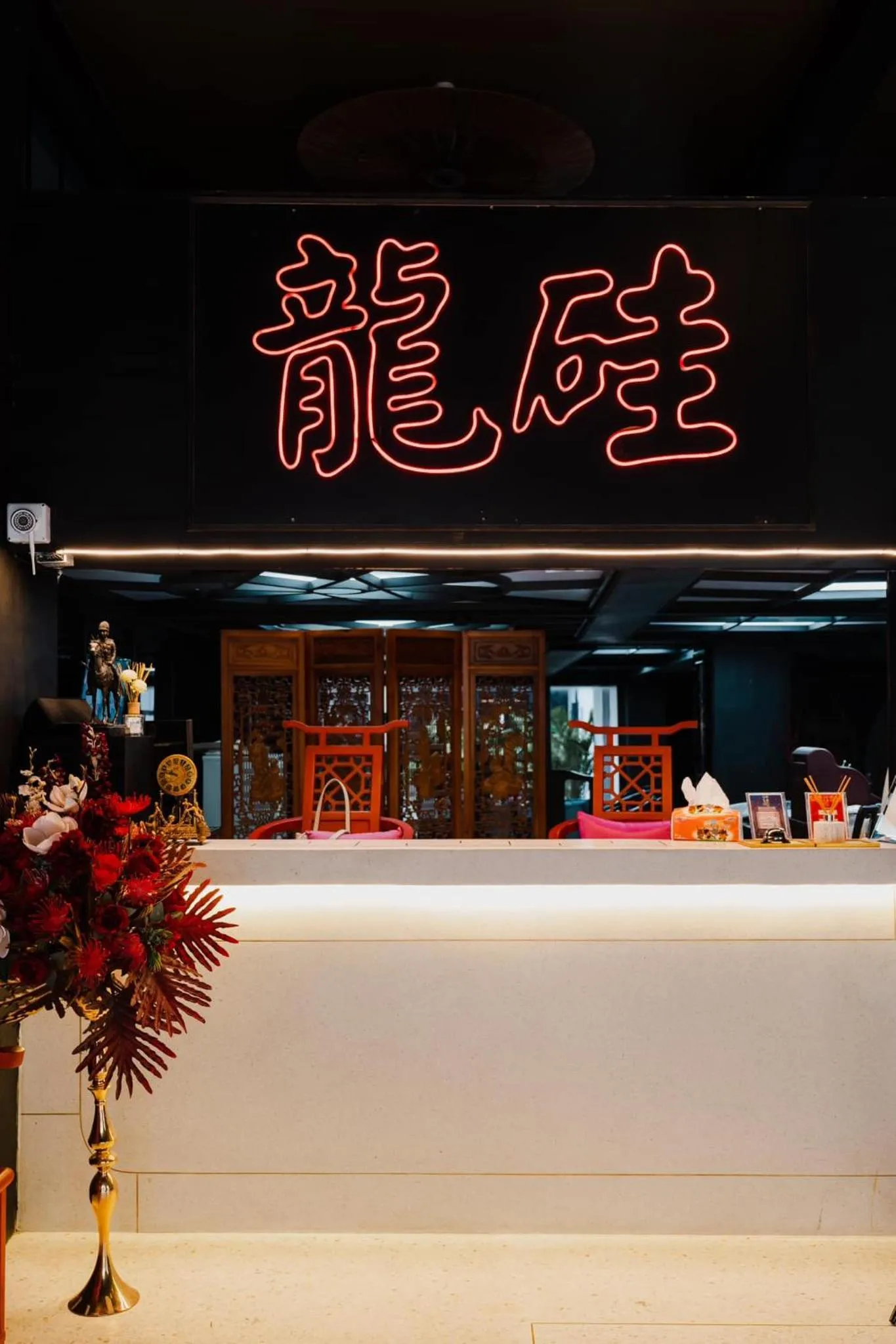 Lobby or reception in 2499 Heritage Chinatown Bangkok Hotel By RoomQuest