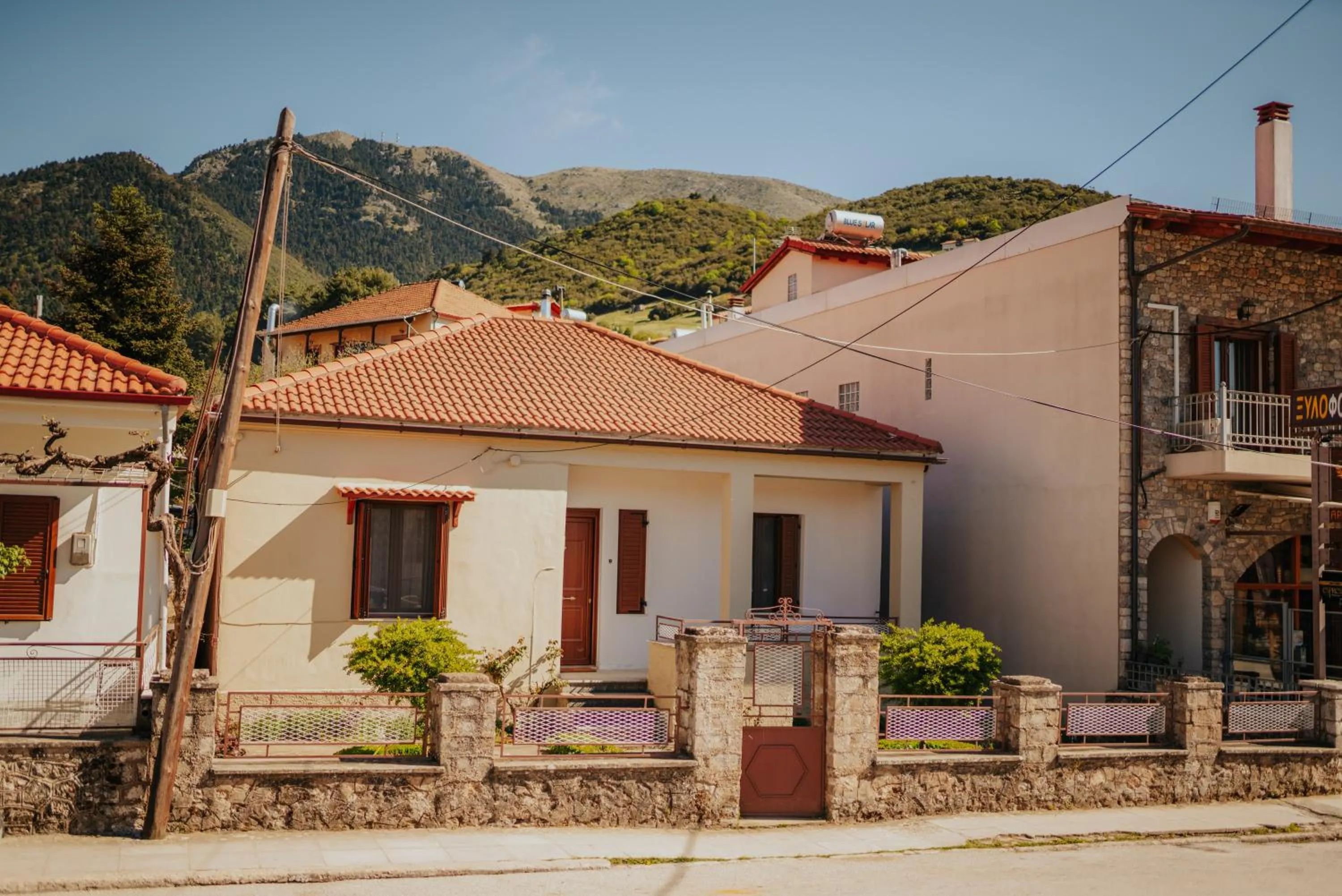 Property building in Kalavrita downtown 3 bedrm house for 6 pers by MPS