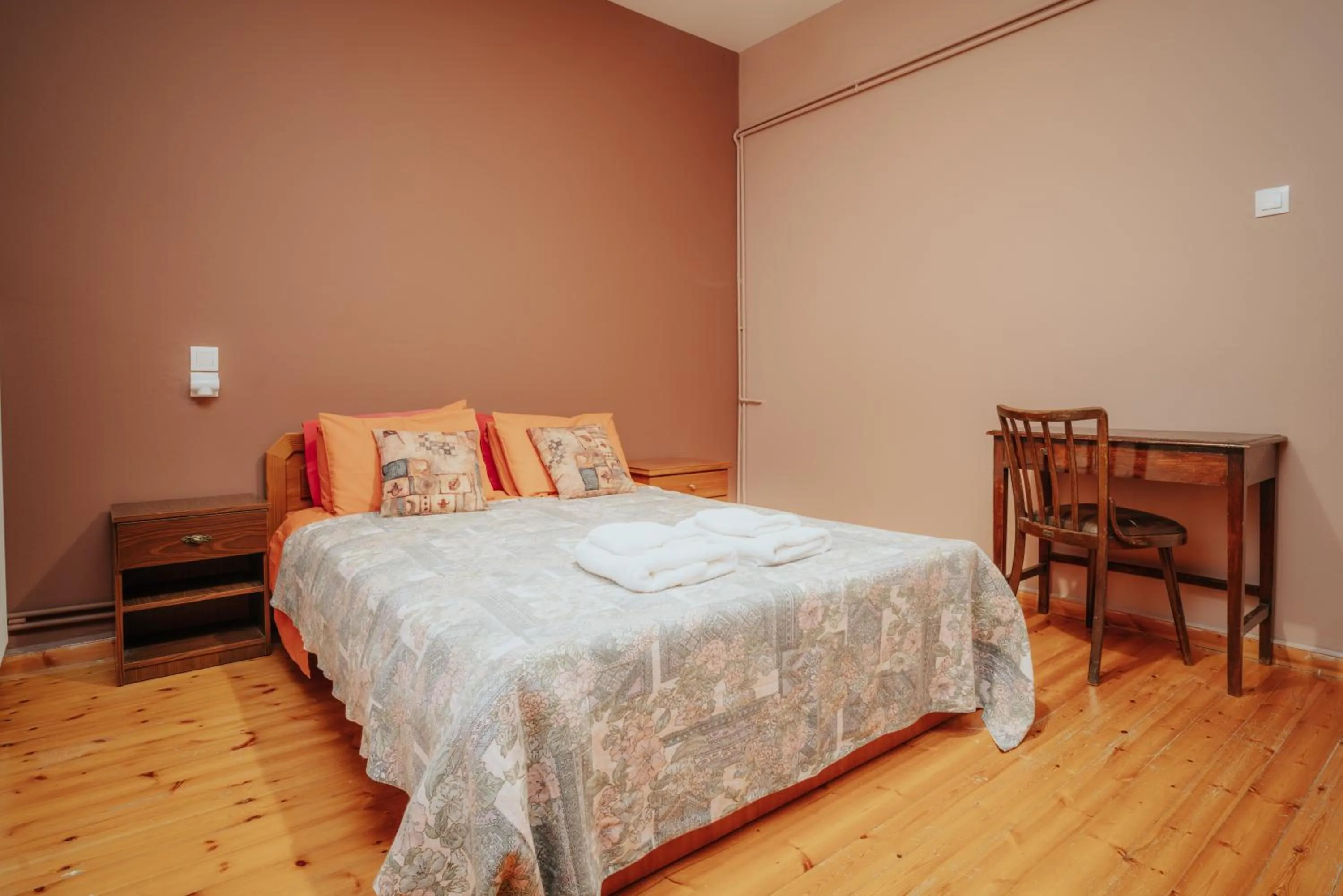 Bed in Kalavrita downtown 3 bedrm house for 6 pers by MPS