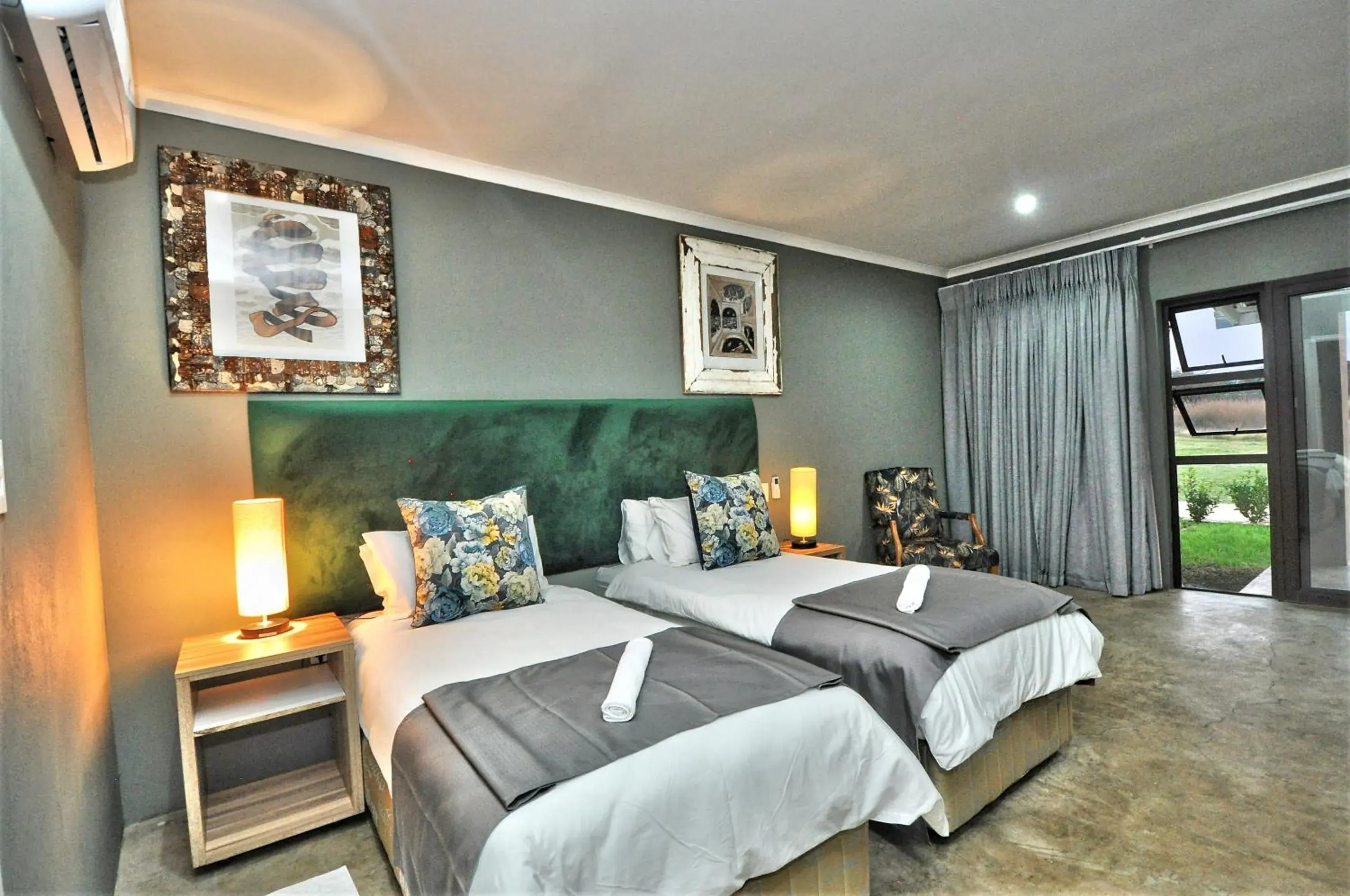 Deluxe King Room in Hibon Lodge Deluxe King Room in Hibon Lodge