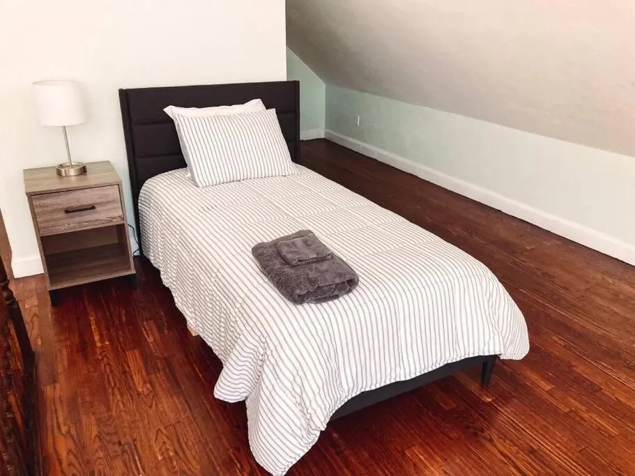 Bed in University House - 8 Bedrooms Walk to UF / Stadium