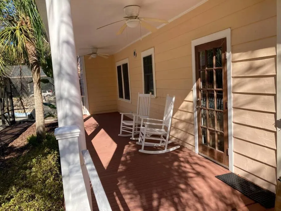 Property building in University House - 8 Bedrooms Walk to UF / Stadium