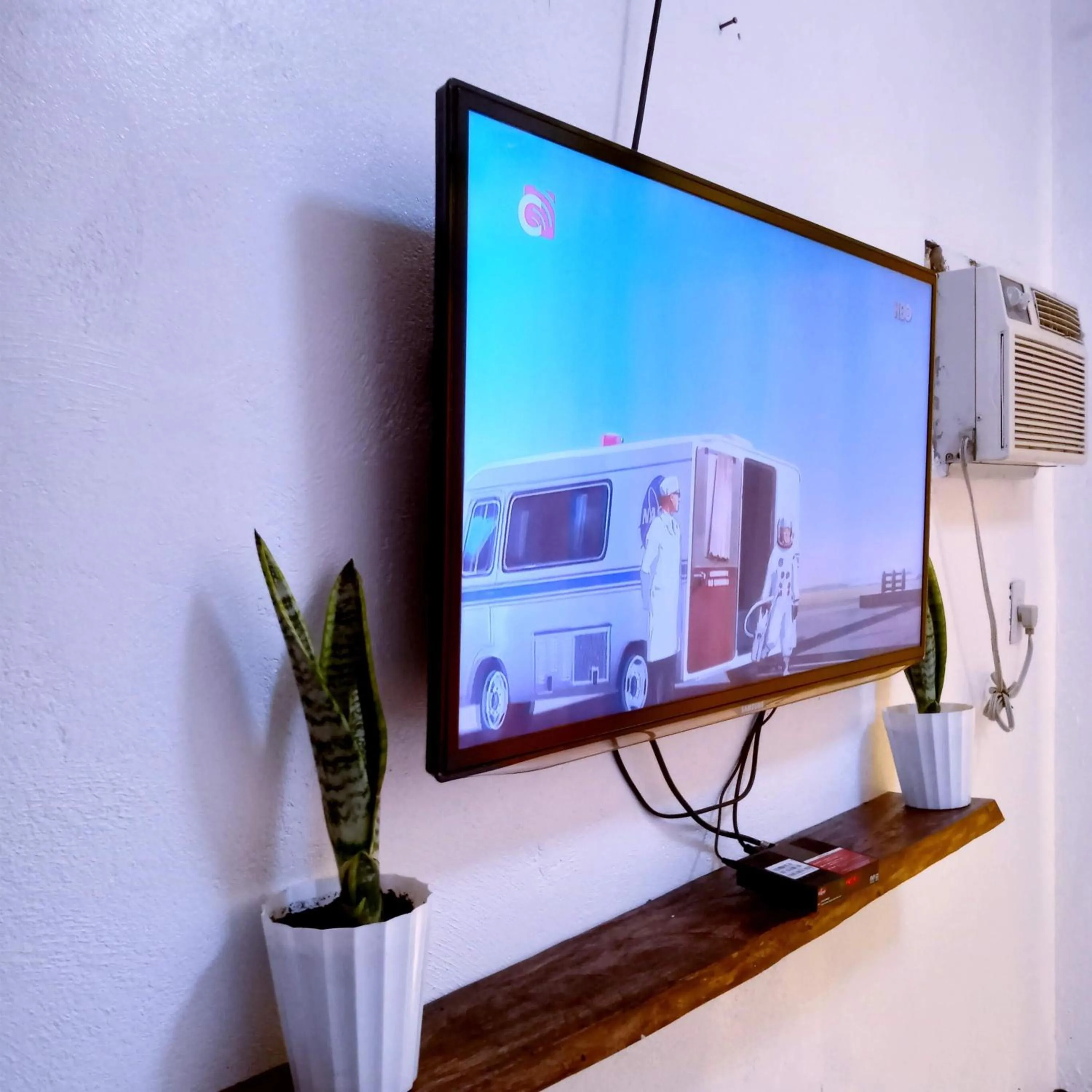 TV and multimedia in Baywalk Suites Batangas