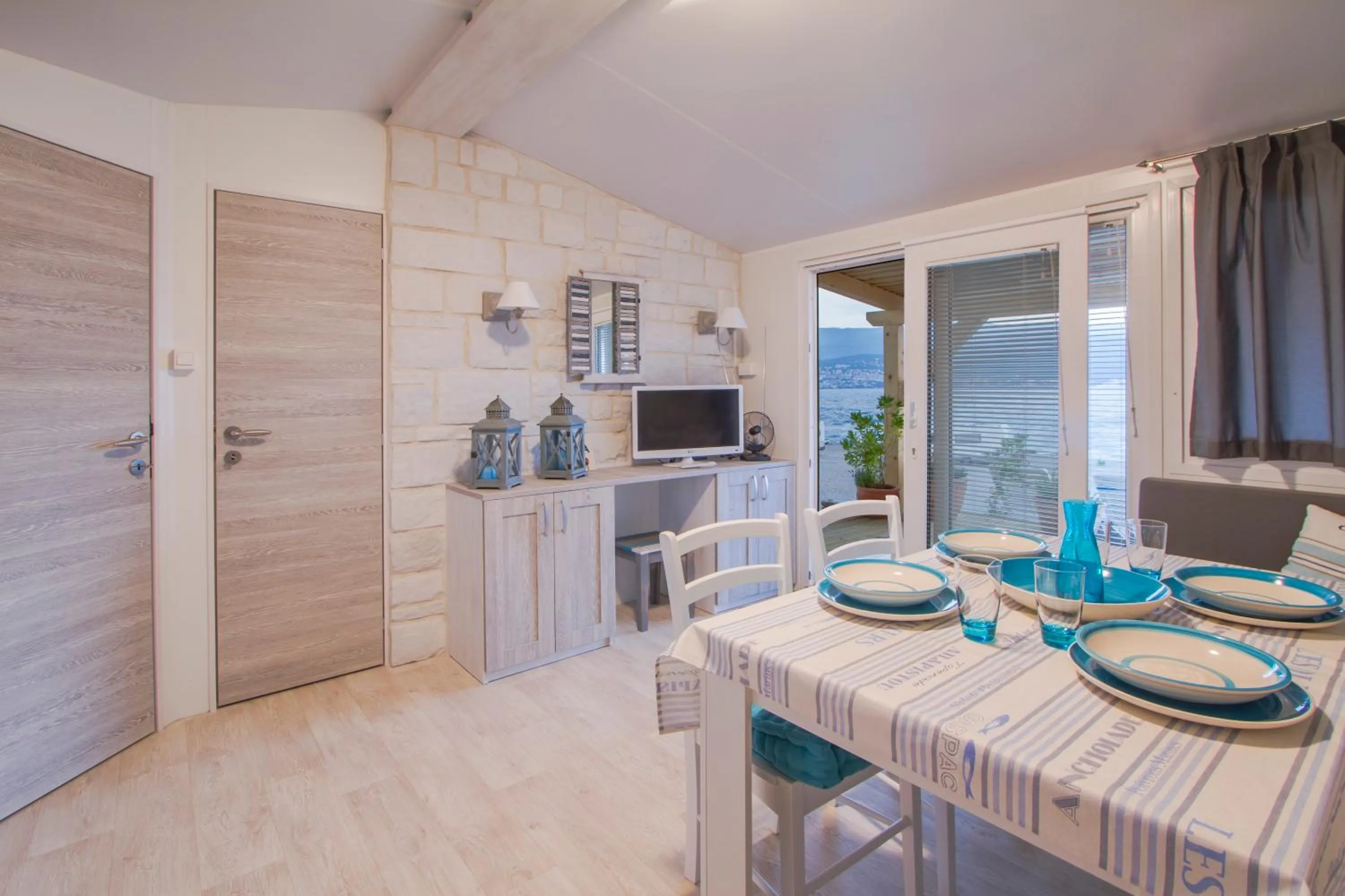 Dining area in Mobile Homes Krk Silo