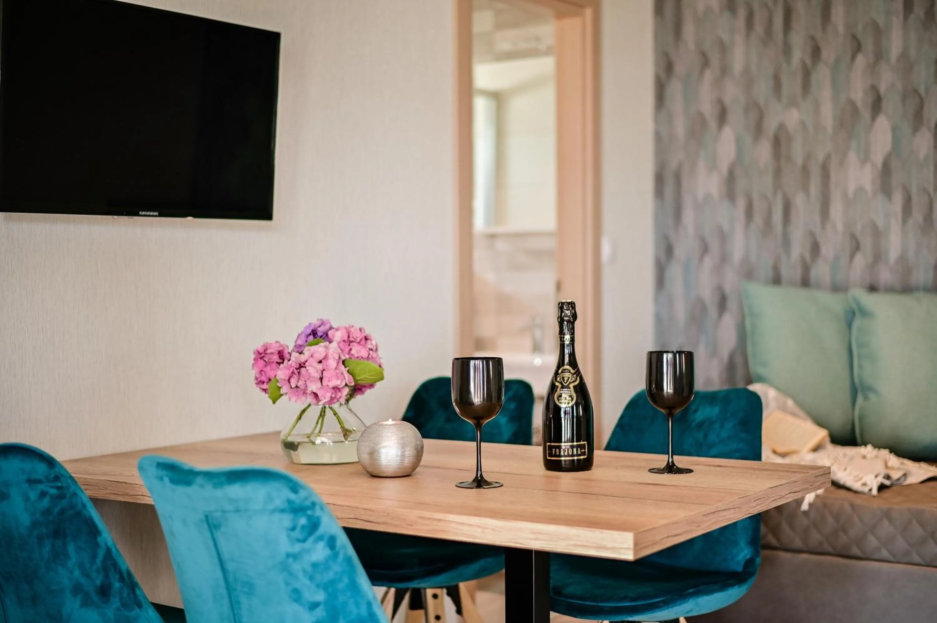 Dining area in Mobile Homes Krk Silo