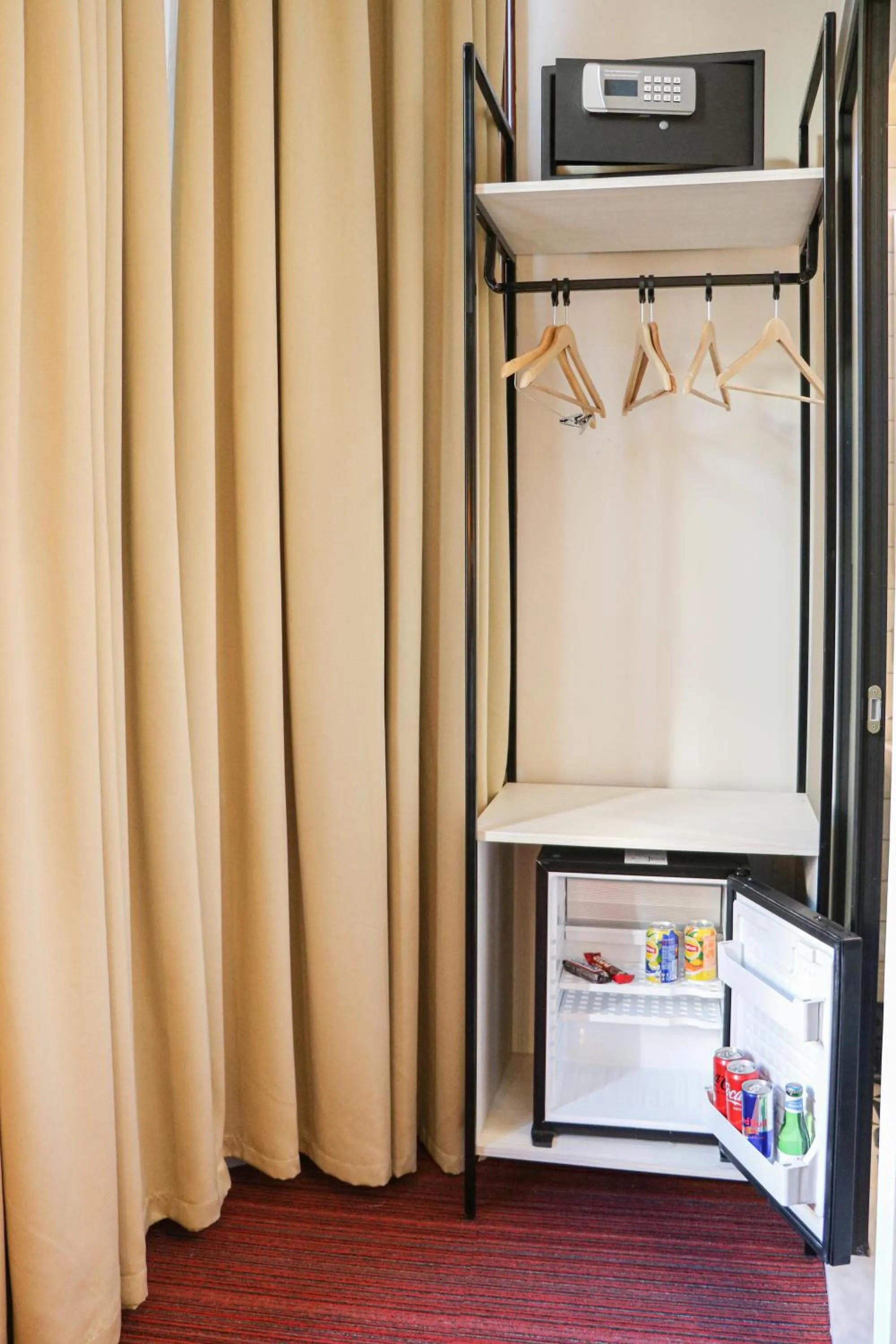 oven in Rafinn Hotel