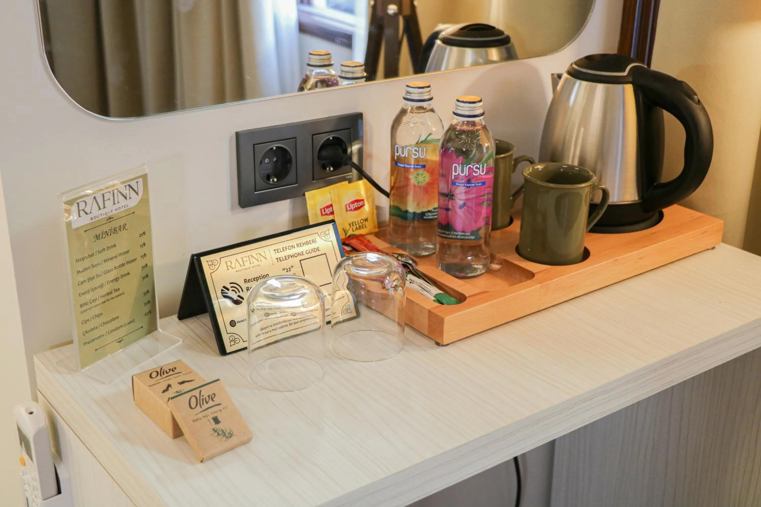 Coffee/tea facilities in Rafinn Hotel