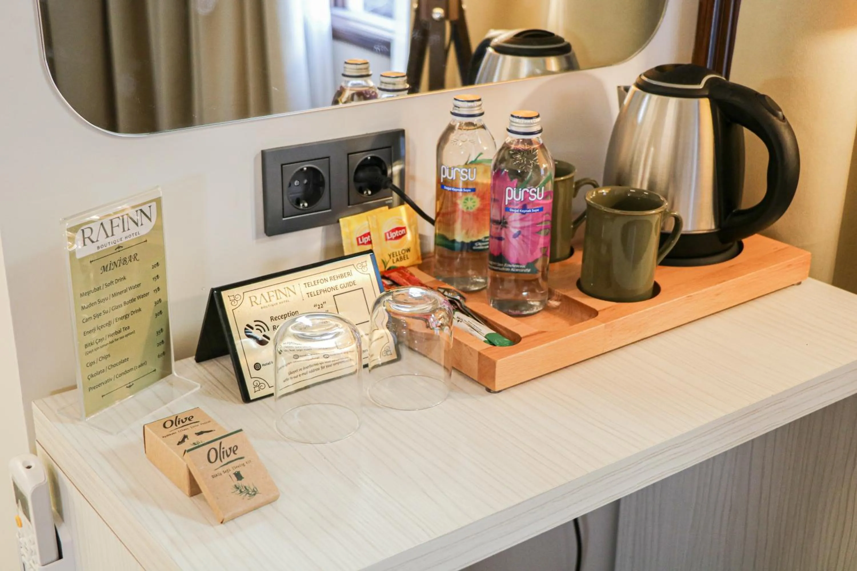 Coffee/tea facilities in Rafinn Hotel