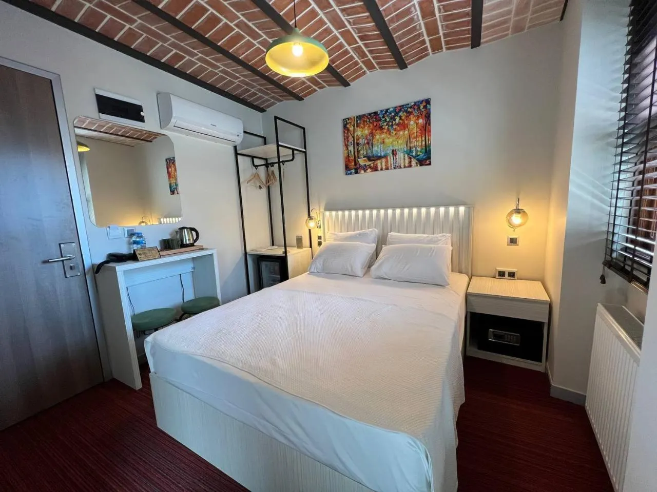 Photo of the whole room, Bed in Rafinn Hotel