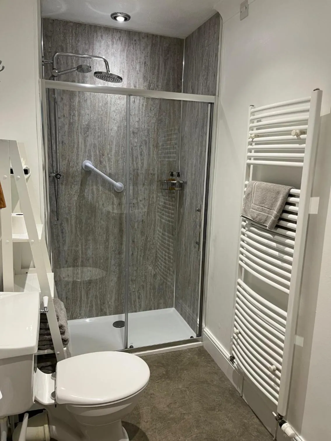 Shower in Beaconsview B&B