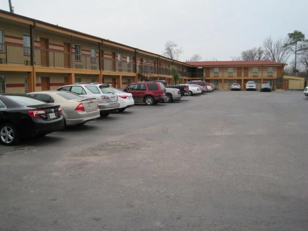 Property Building in Best Way Inn Houston