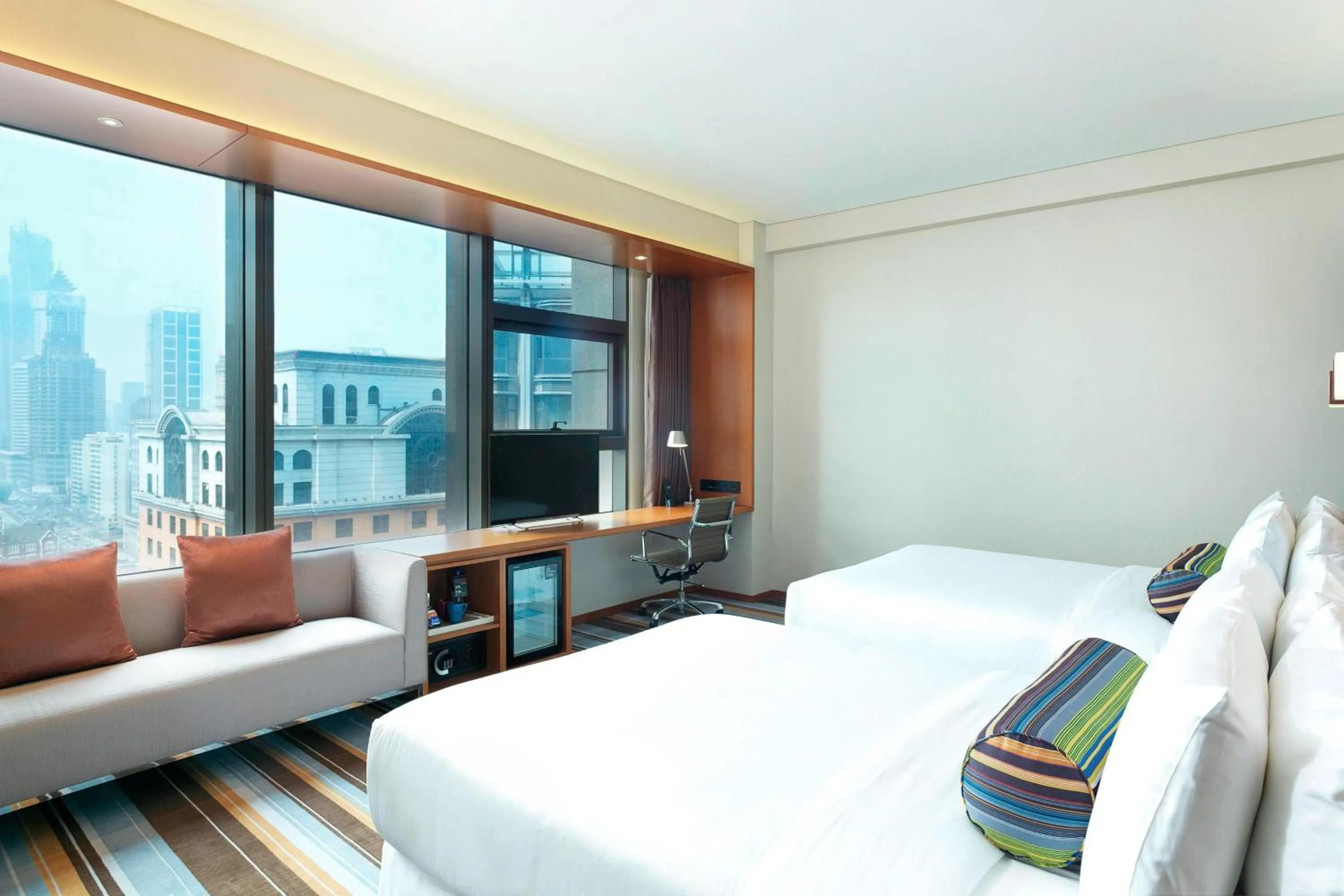 Photo of the whole room, Bed in Aloft Dalian