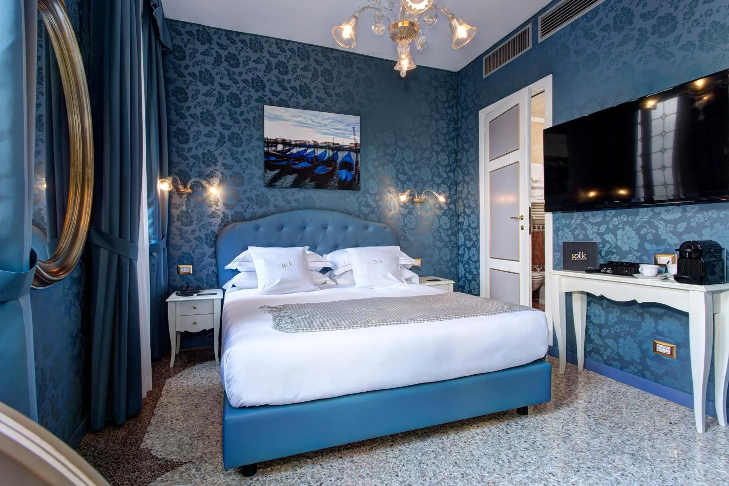 Photo of the whole room, Bed in GKK Exclusive Private suite Venezia