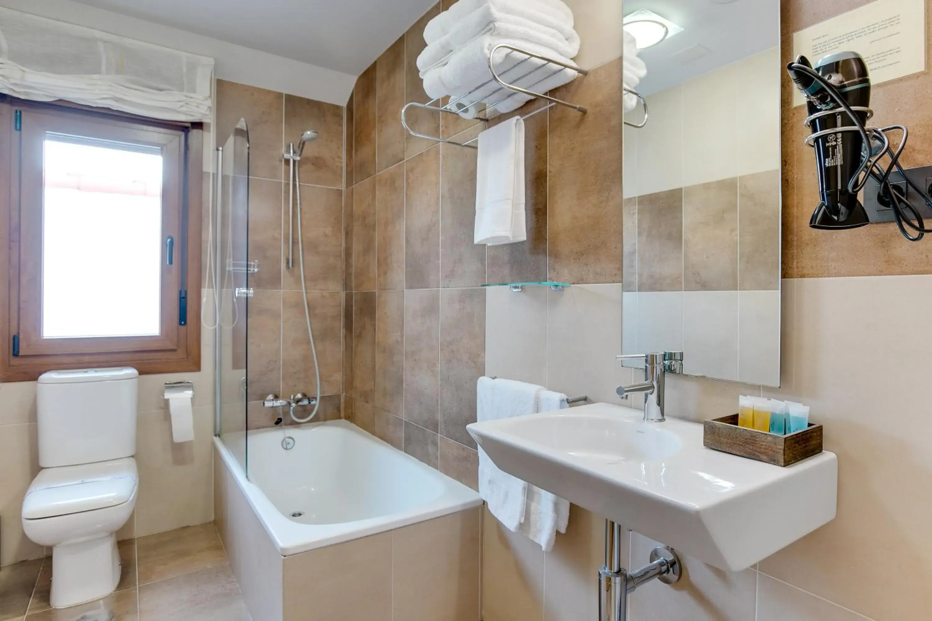 Double or Twin Room in Hotel Rural Campaniola Double or Twin Room in Hotel Rural Campaniola