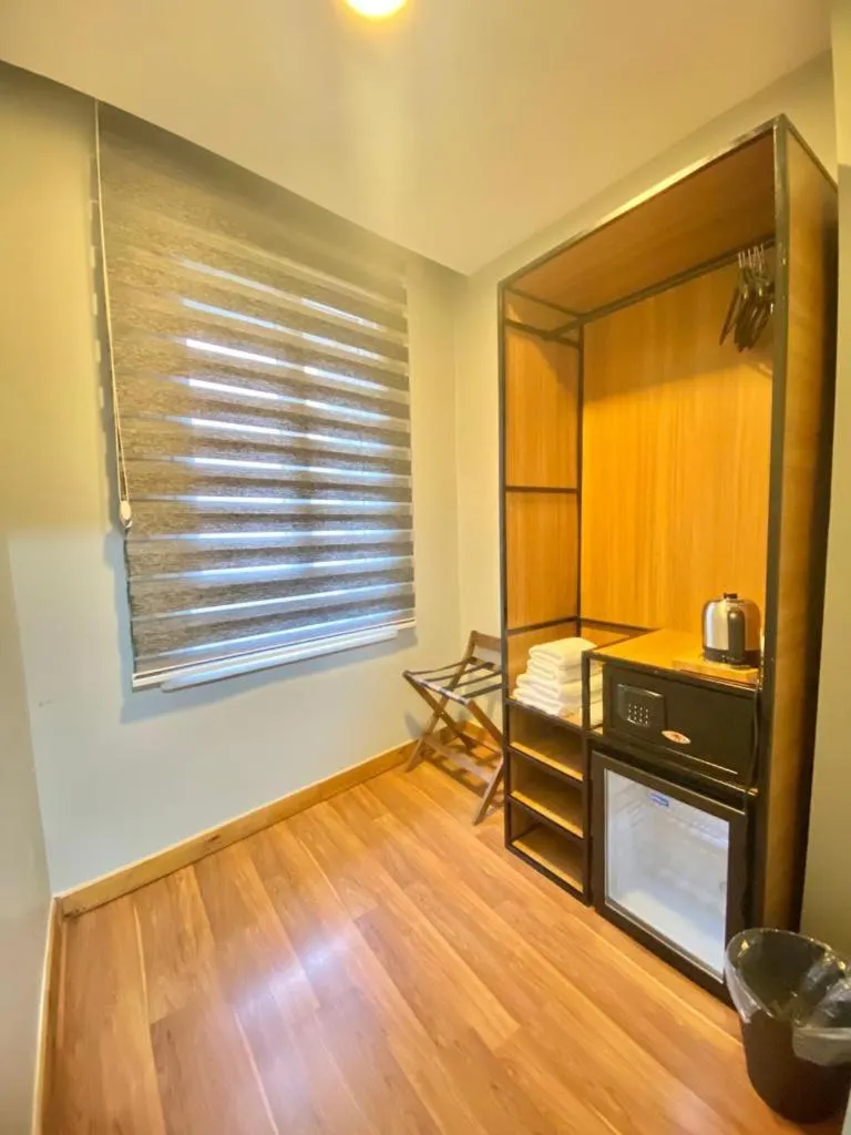 wardrobe, Bed in sahar sultan hotel