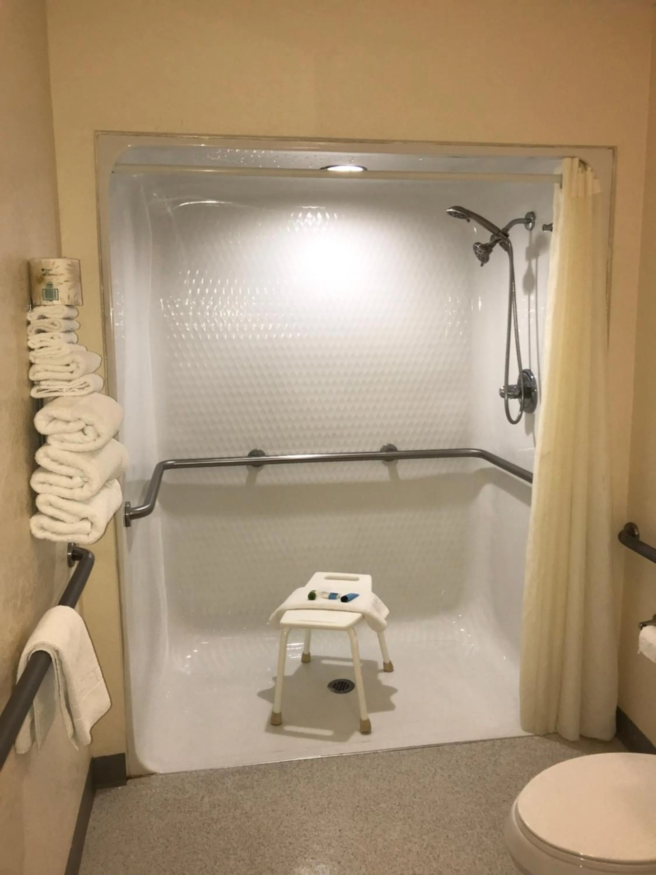 Shower in Chadron Inn & Suites