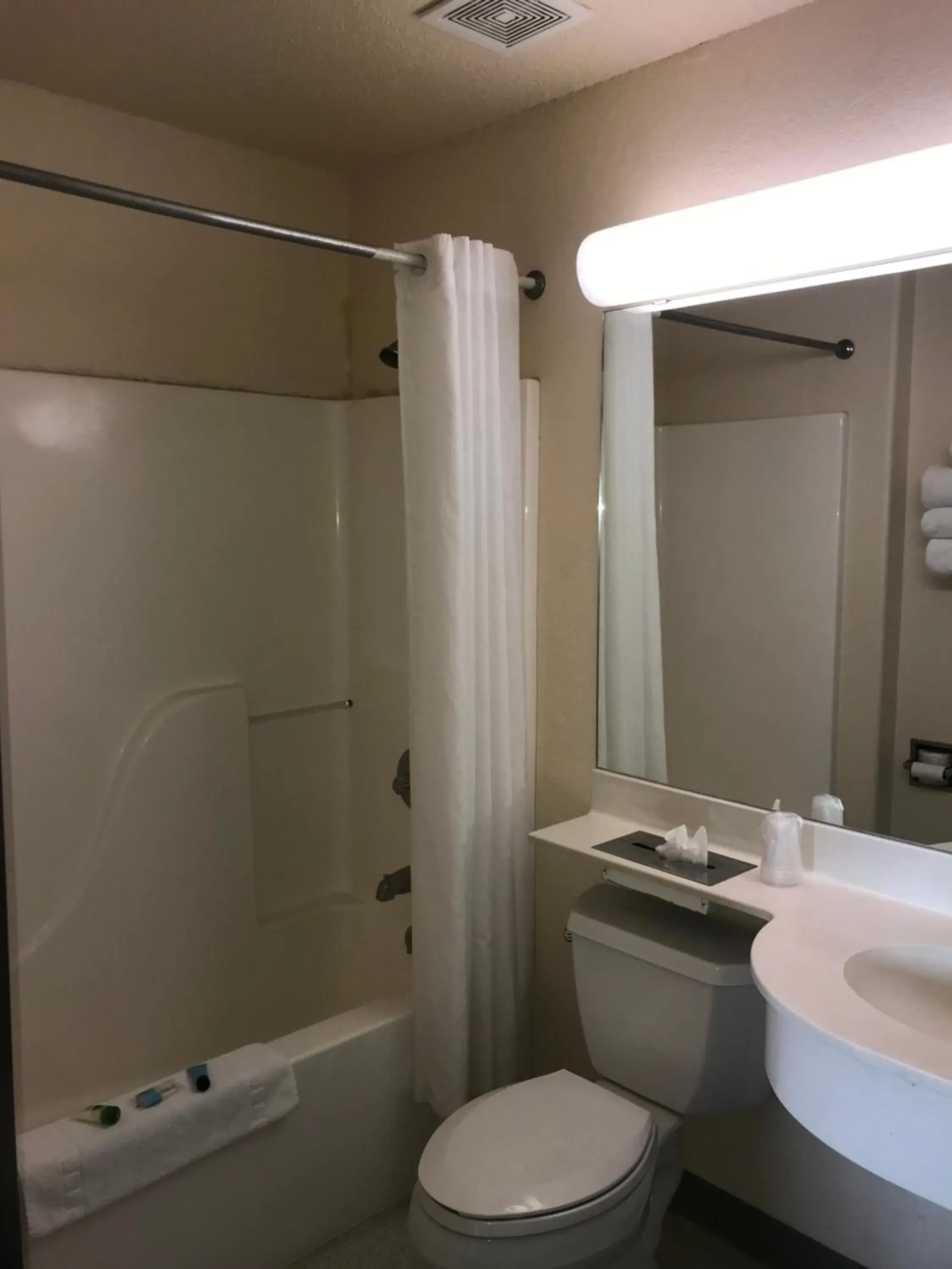 Standard Queen Room in Chadron Inn & Suites Standard Queen Room in Chadron Inn & Suites