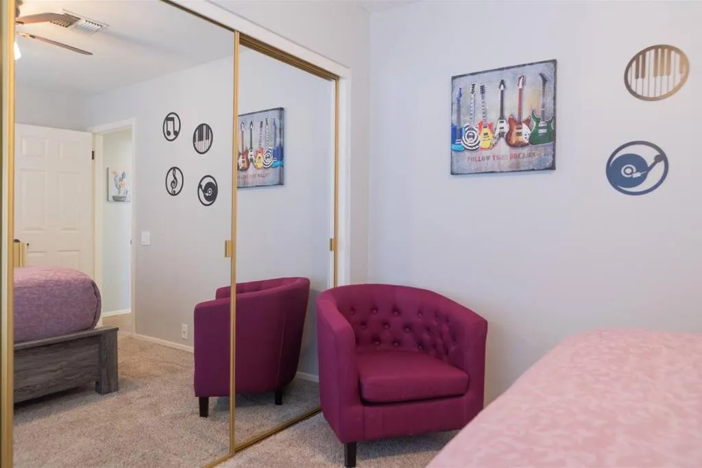 Cozy home with pool, fire table, BBQ, RV parking