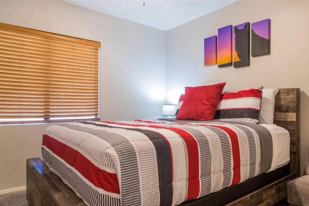 Bed in Cozy home with pool, fire table, BBQ, RV parking