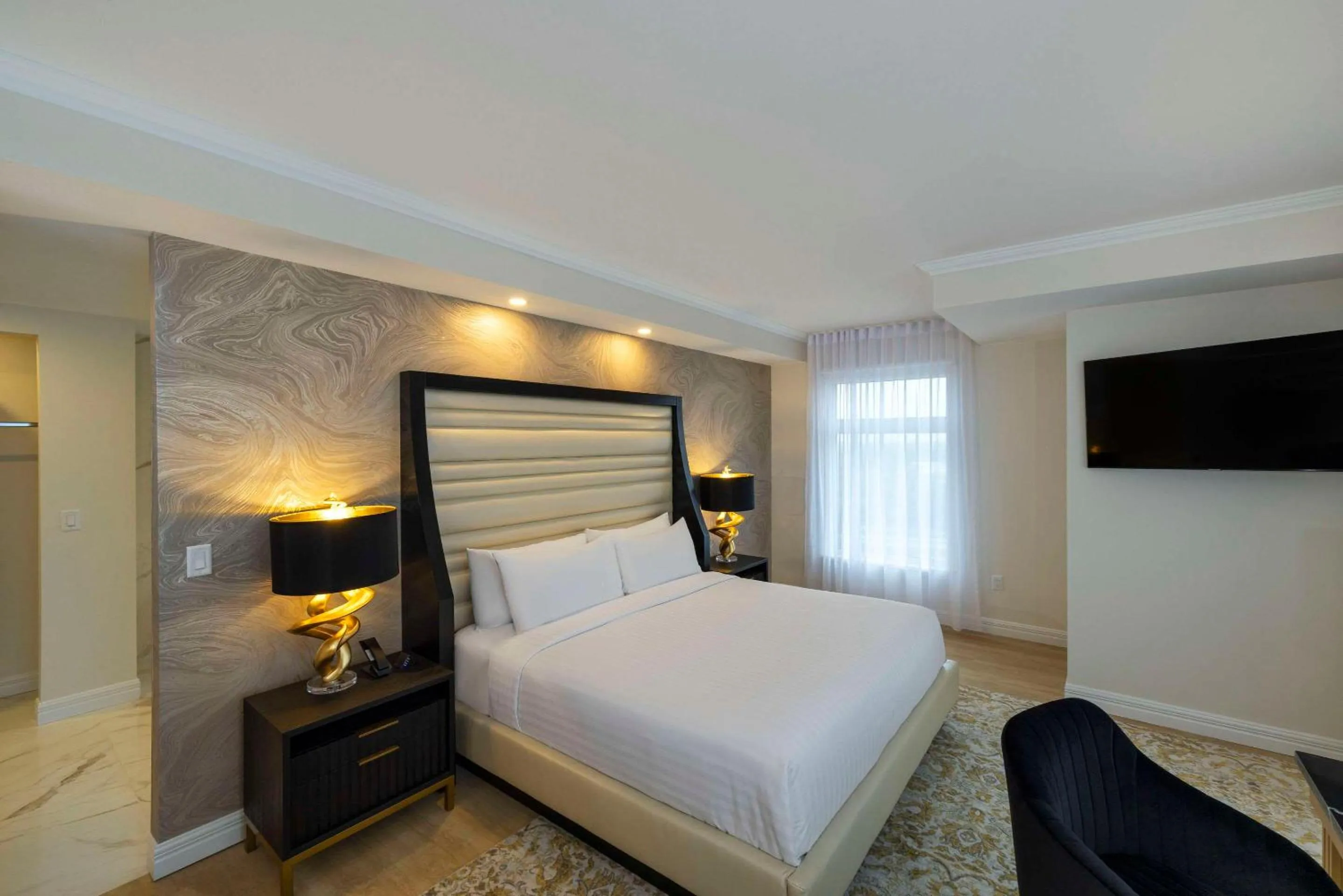 Bedroom, Bed in Halifax Tower Hotel & Conference Centre, an Ascend Collection Hotel