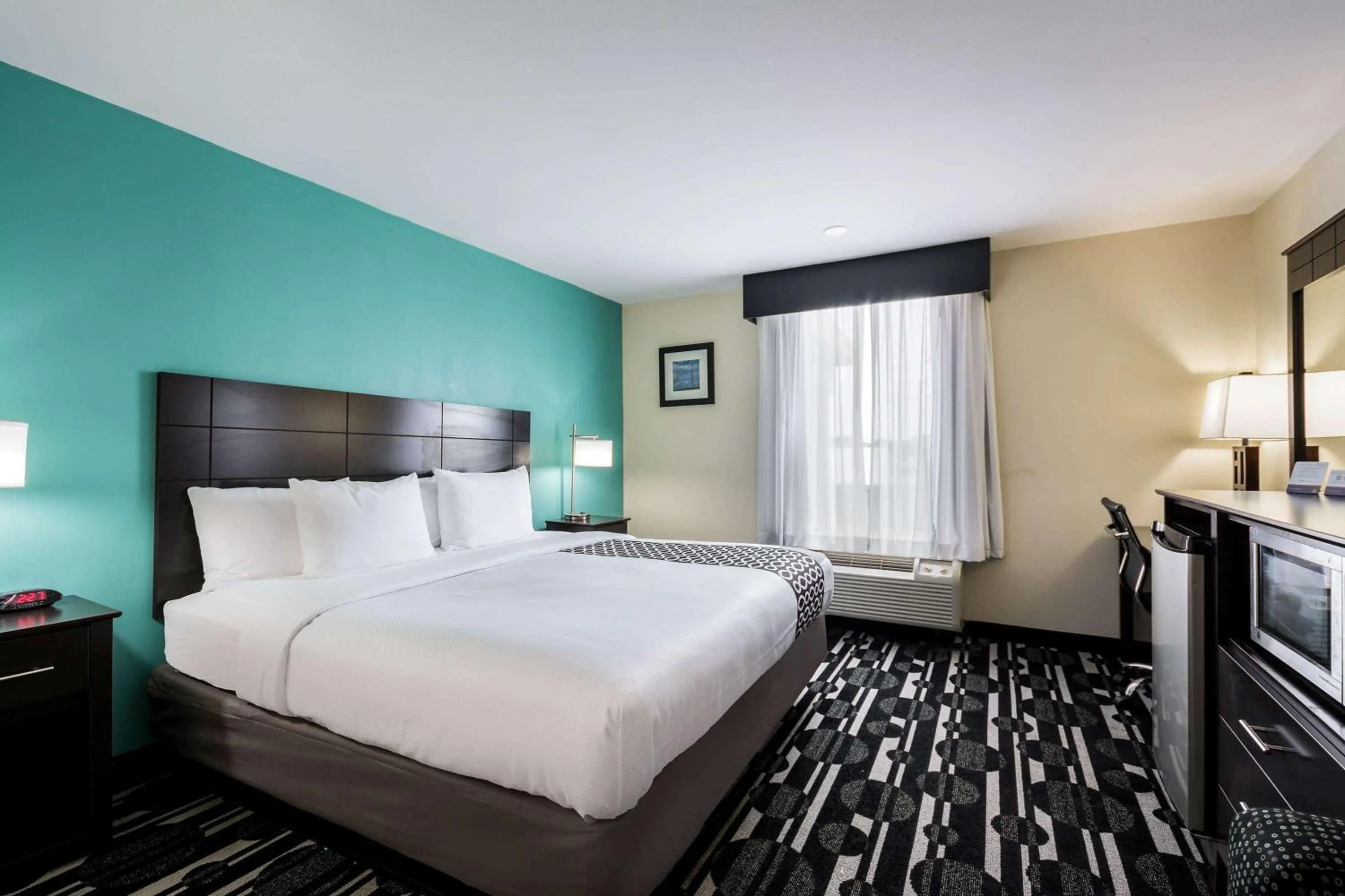 Bedroom in Baymont by Wyndham Oklahoma City Bricktown