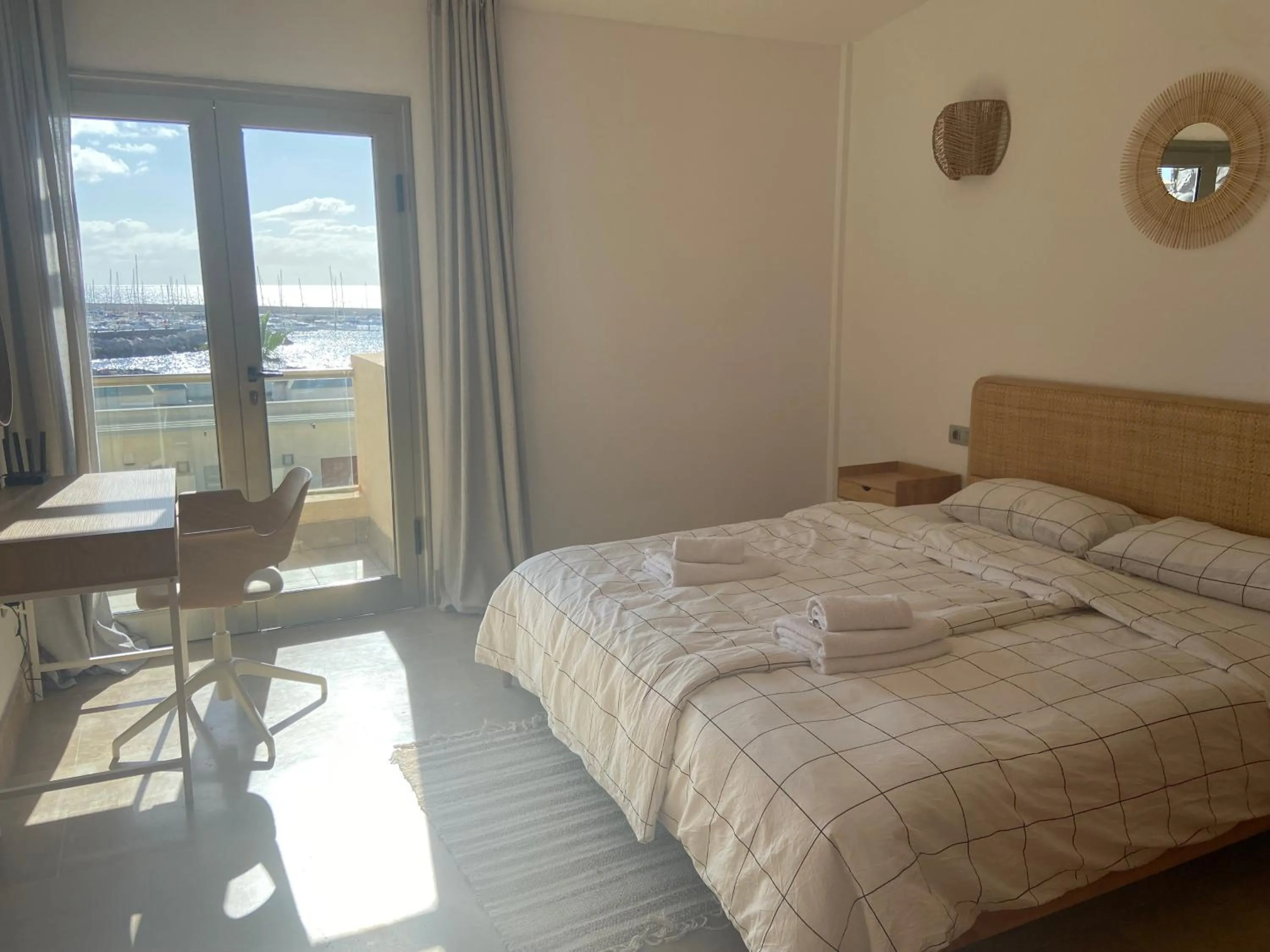 Bed in SUN BAY VILLAS APARTMENT