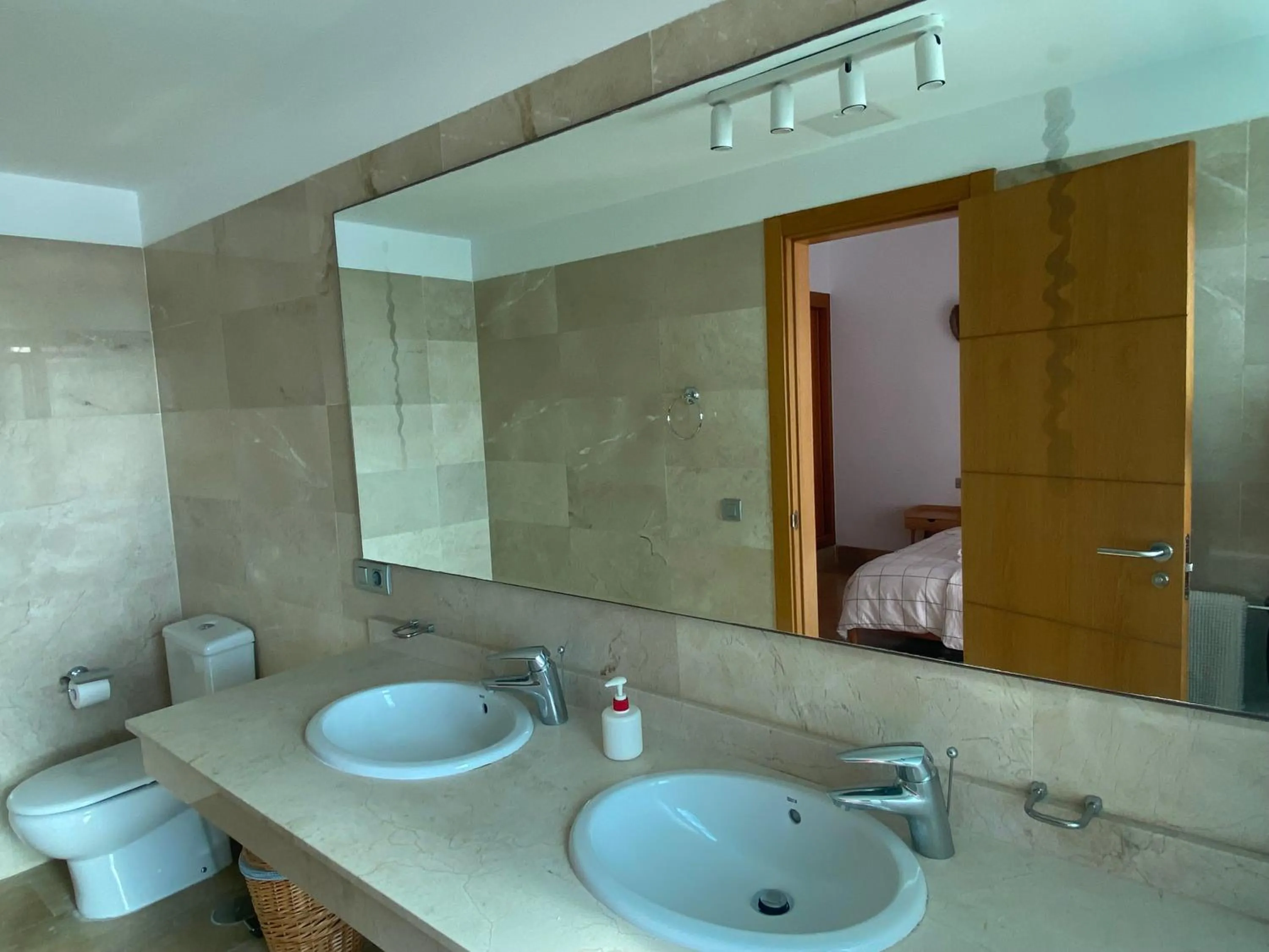 Bathroom in SUN BAY VILLAS APARTMENT