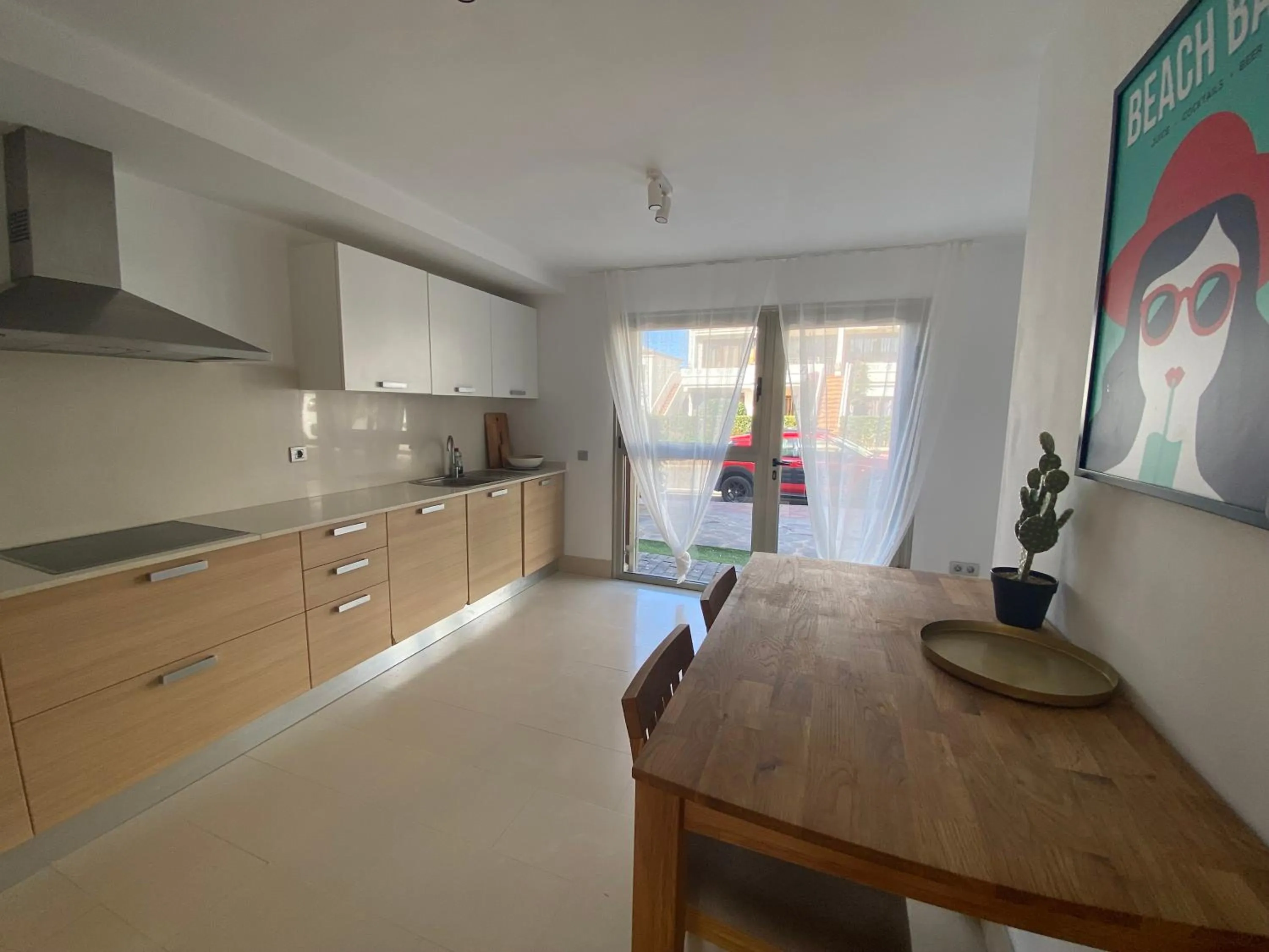 Kitchen or kitchenette in SUN BAY VILLAS APARTMENT