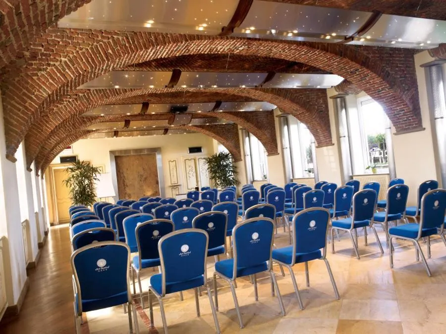 Business facilities in Jet Hotel