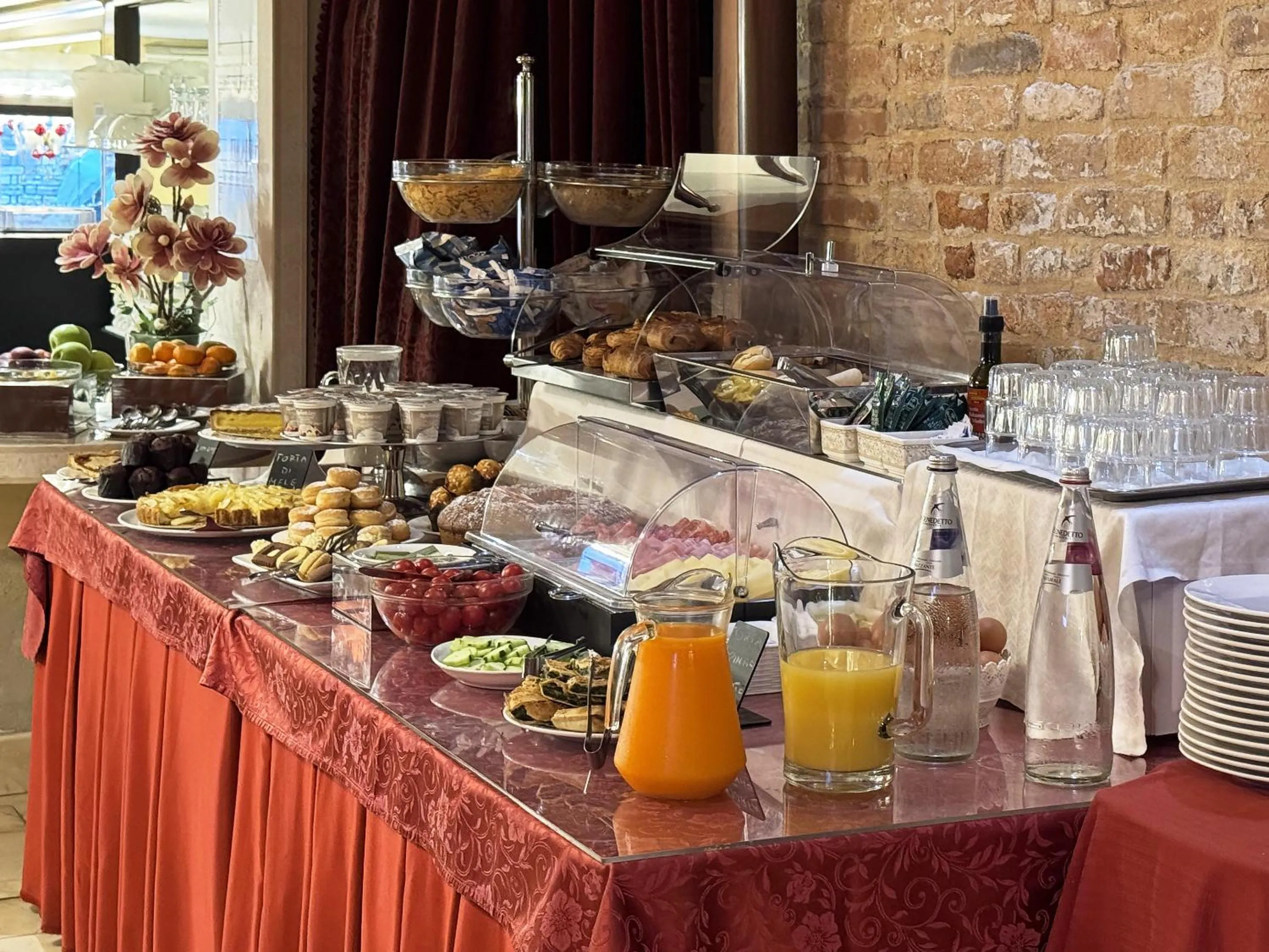 Breakfast in Hotel Alcyone