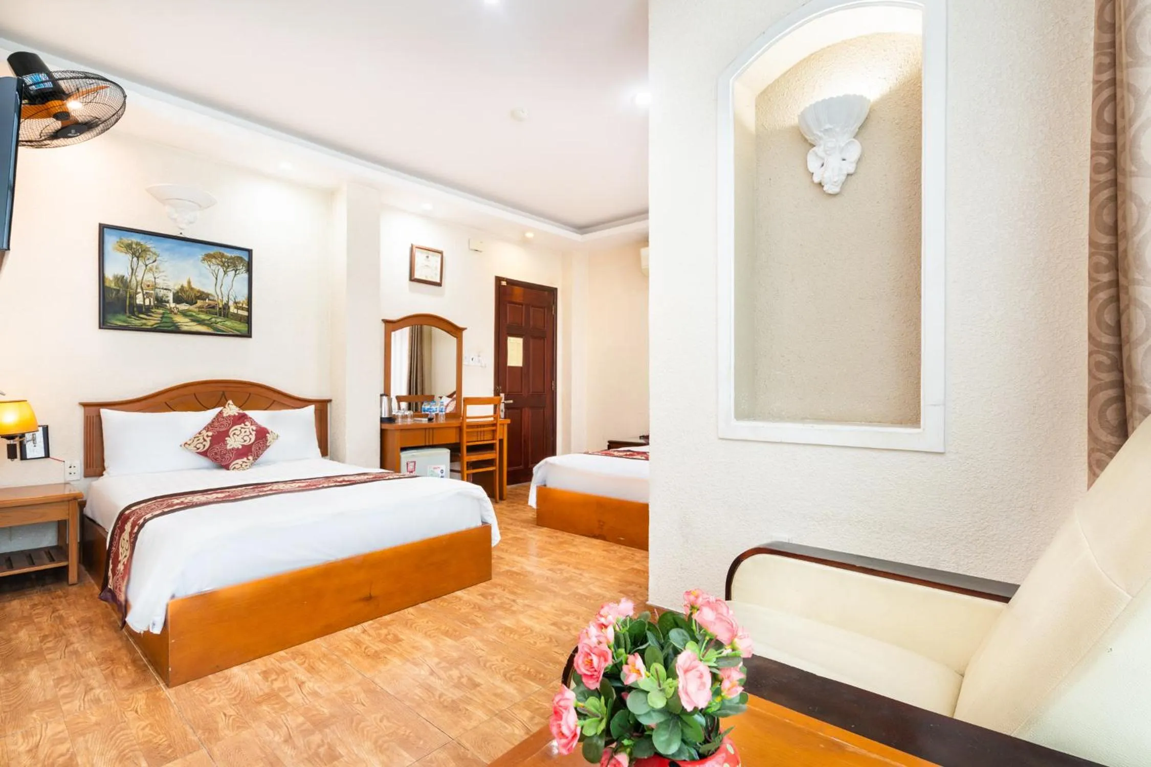 Bed in Queen Hotel Saigon Airport